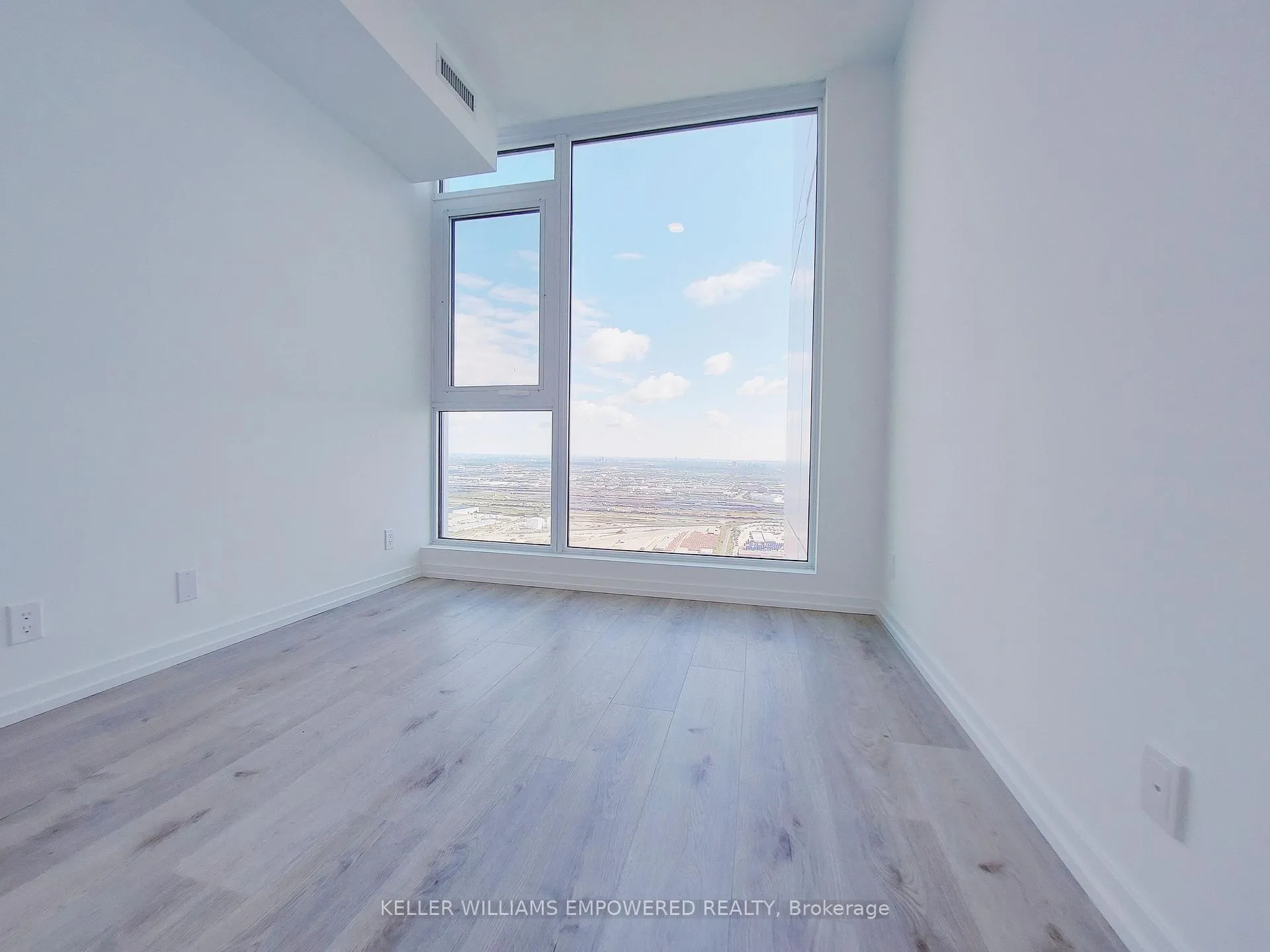 Photo 7 of Unit 5109, 7890 Jane Street, Vaughan, Vaughan Corporate Centre — HOMEH