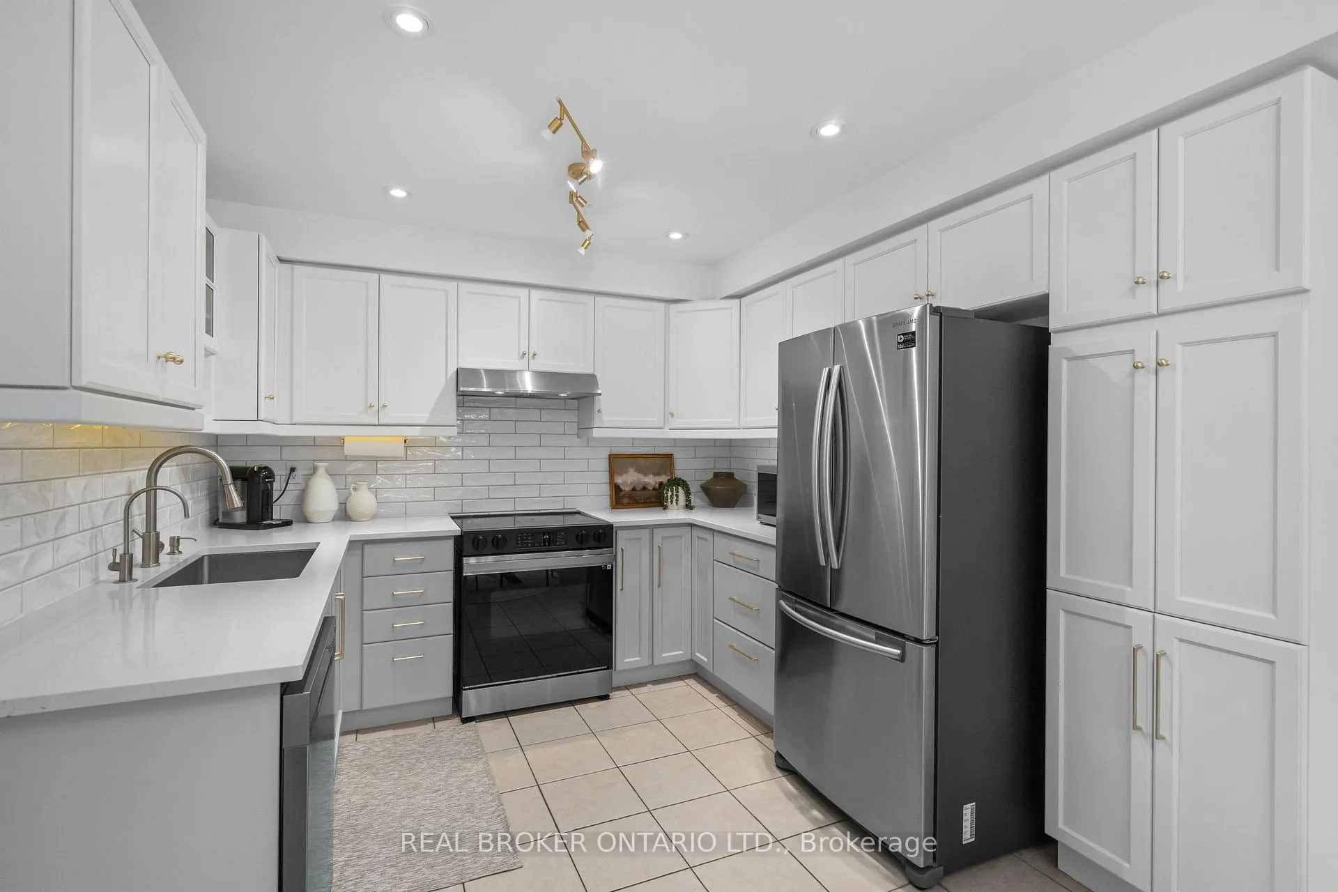 Photo 9 of 8 Dawson Crescent, Milton, Old Milton — HOMEH