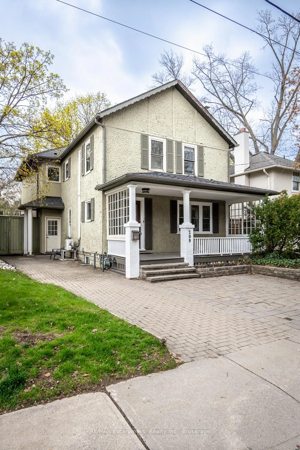 Front of 209 Allan Street