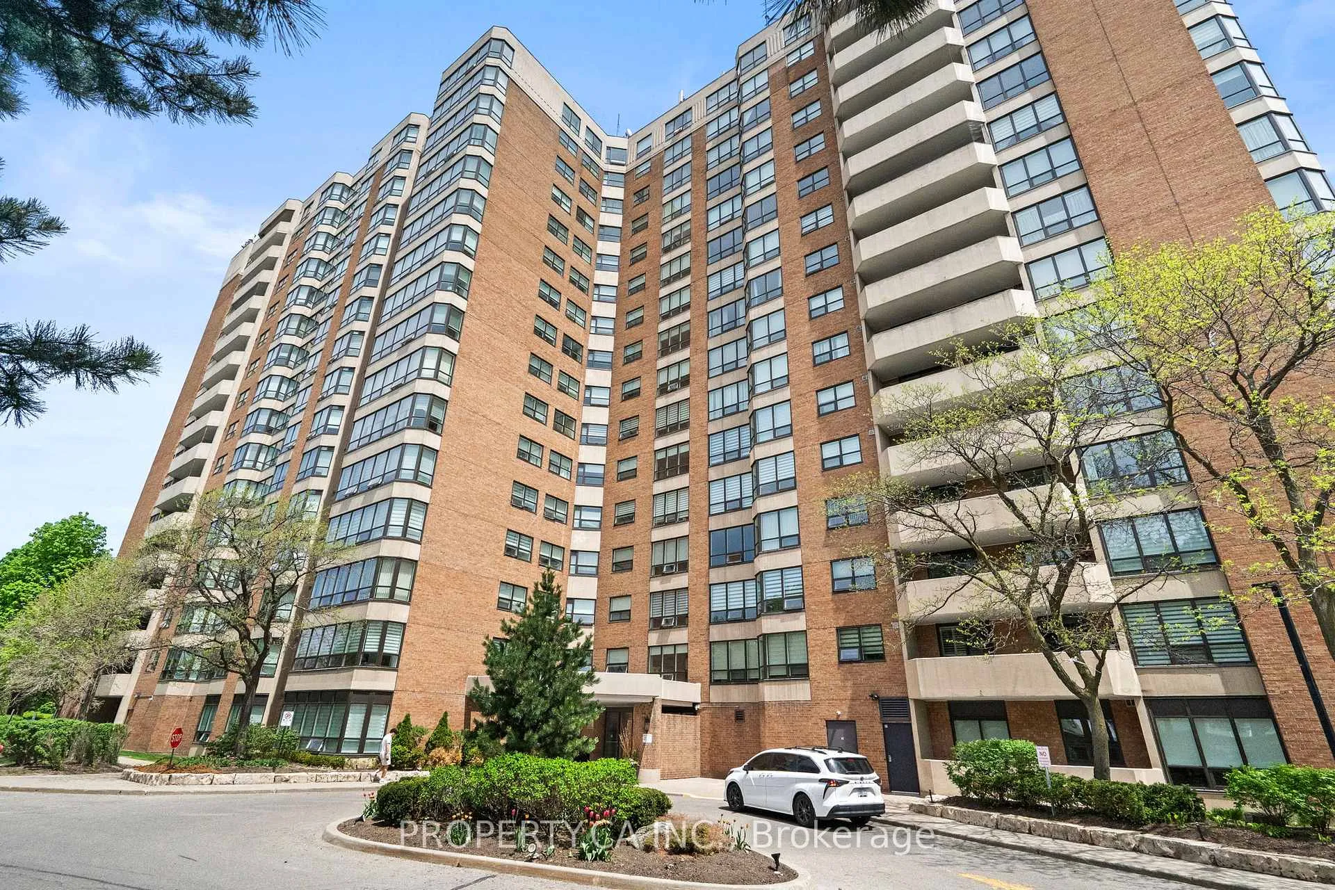 Photo 1 of Unit 101, 7601 Bathurst Street, Vaughan, Crestwood-Springfarm-Yorkhill — HOMEH
