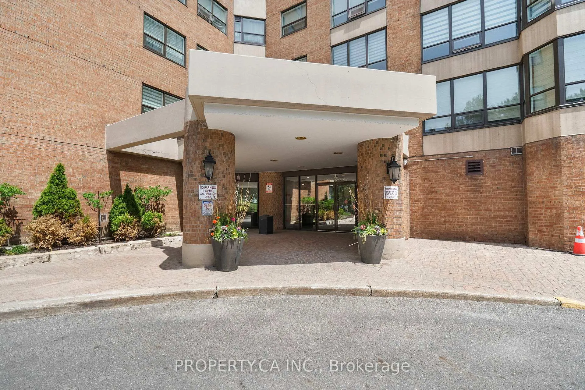 Photo 2 of Unit 101, 7601 Bathurst Street, Vaughan, Crestwood-Springfarm-Yorkhill — HOMEH