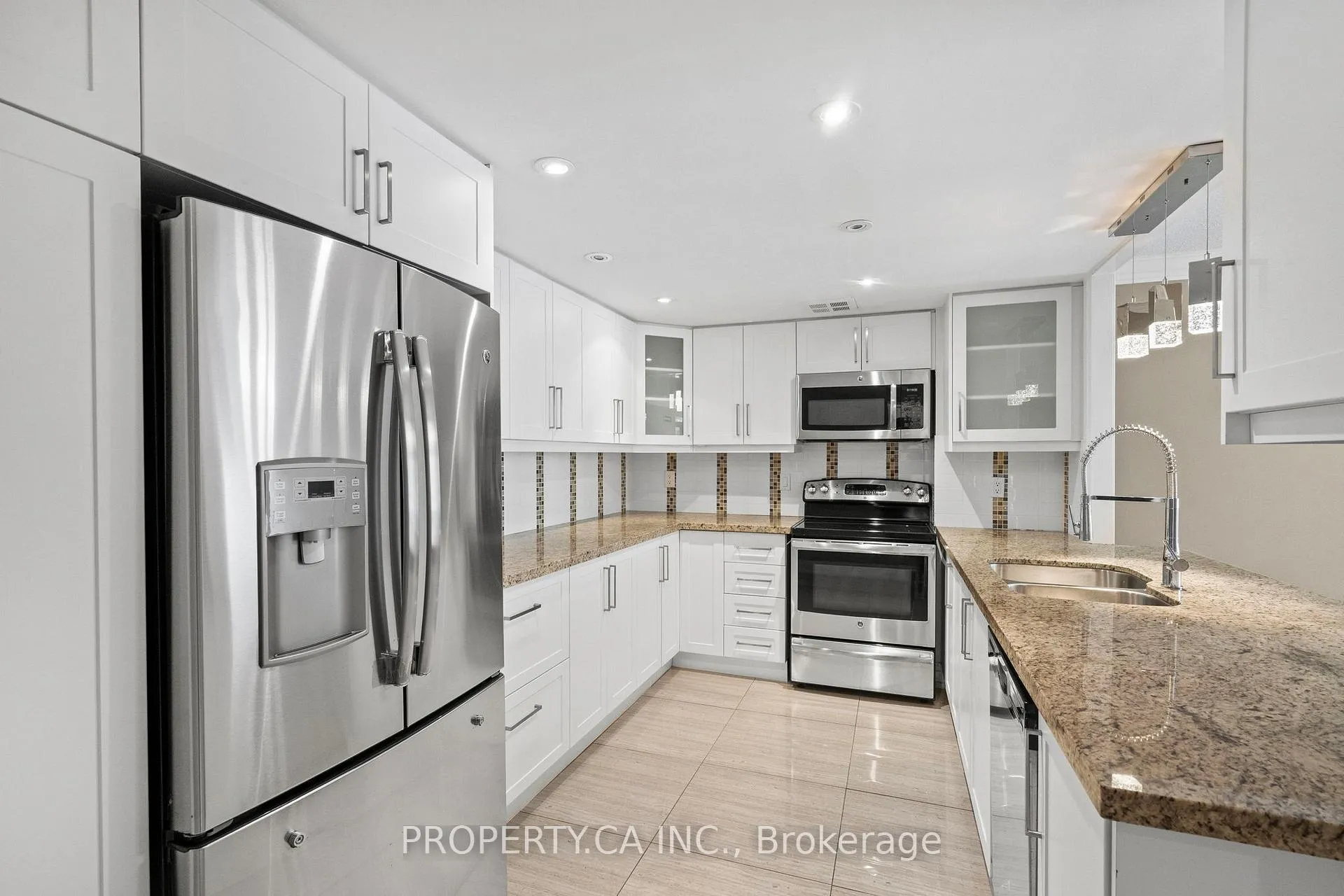 Photo 4 of Unit 101, 7601 Bathurst Street, Vaughan, Crestwood-Springfarm-Yorkhill — HOMEH