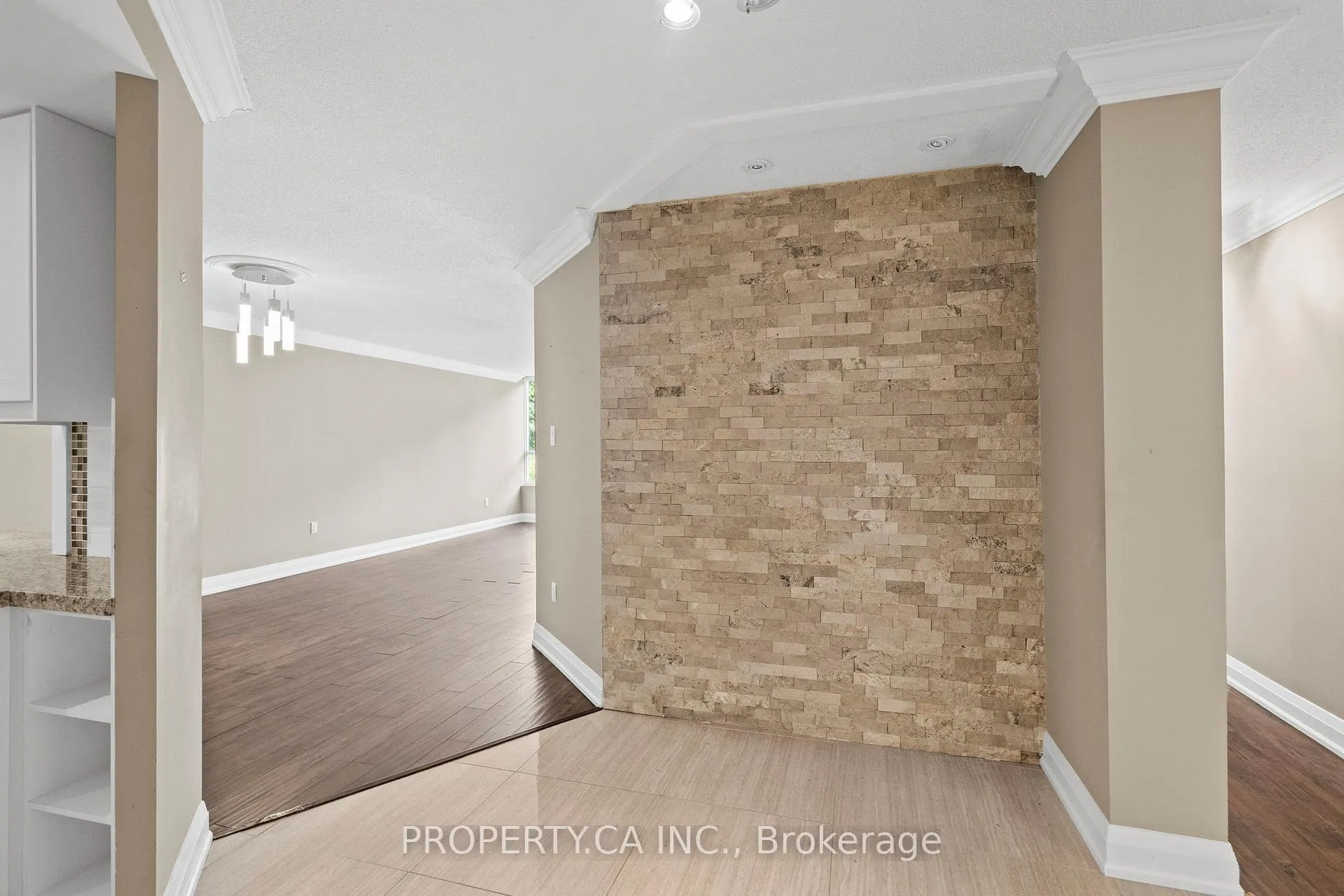 Photo 9 of Unit 101, 7601 Bathurst Street, Vaughan, Crestwood-Springfarm-Yorkhill — HOMEH