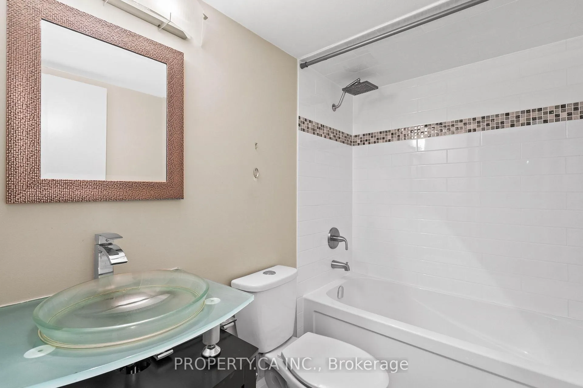Photo 11 of Unit 101, 7601 Bathurst Street, Vaughan, Crestwood-Springfarm-Yorkhill — HOMEH