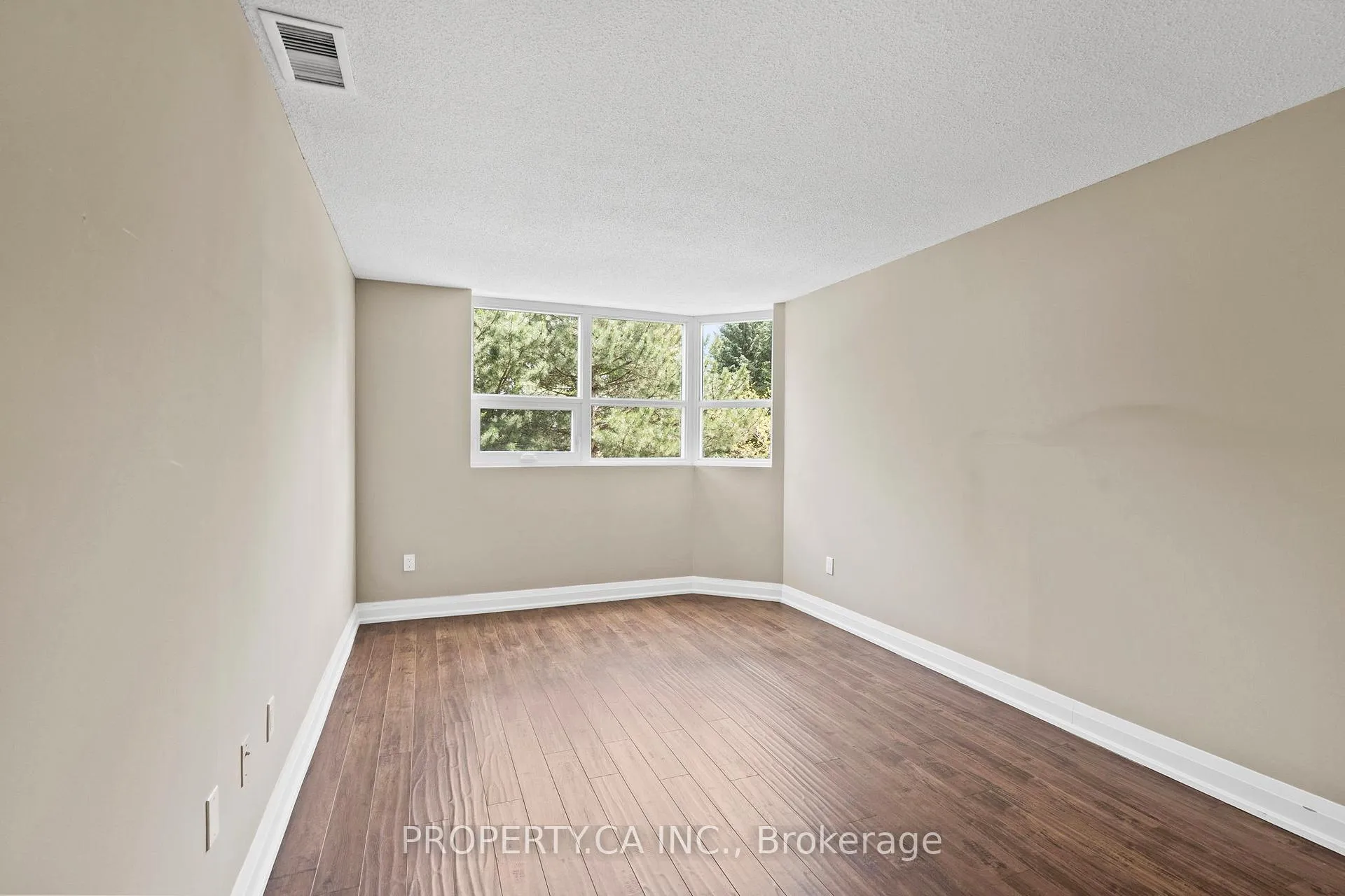 Photo 21 of Unit 101, 7601 Bathurst Street, Vaughan, Crestwood-Springfarm-Yorkhill — HOMEH