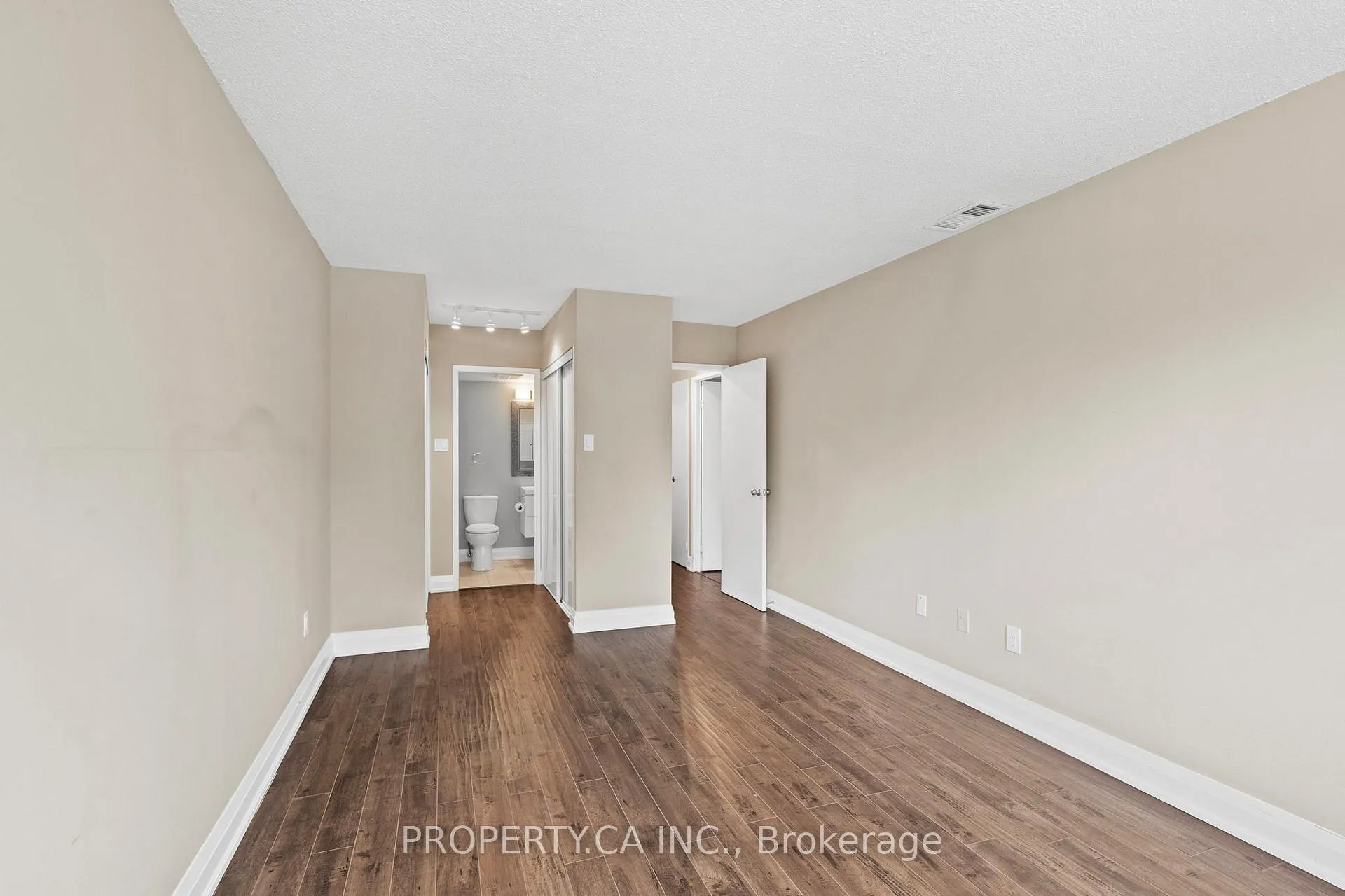 Photo 22 of Unit 101, 7601 Bathurst Street, Vaughan, Crestwood-Springfarm-Yorkhill — HOMEH