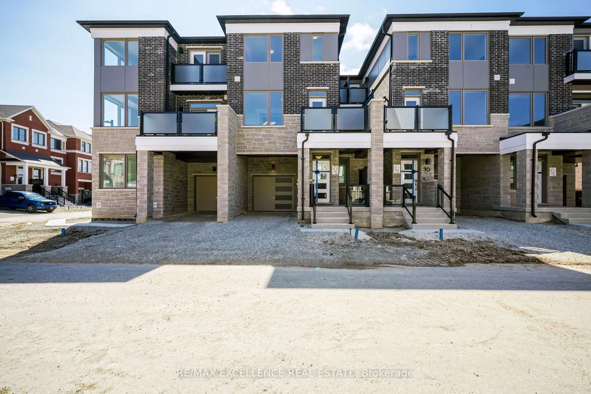 Photo 3 of 8 Elantra Drive, Brampton, Northwest Brampton — HOMEH