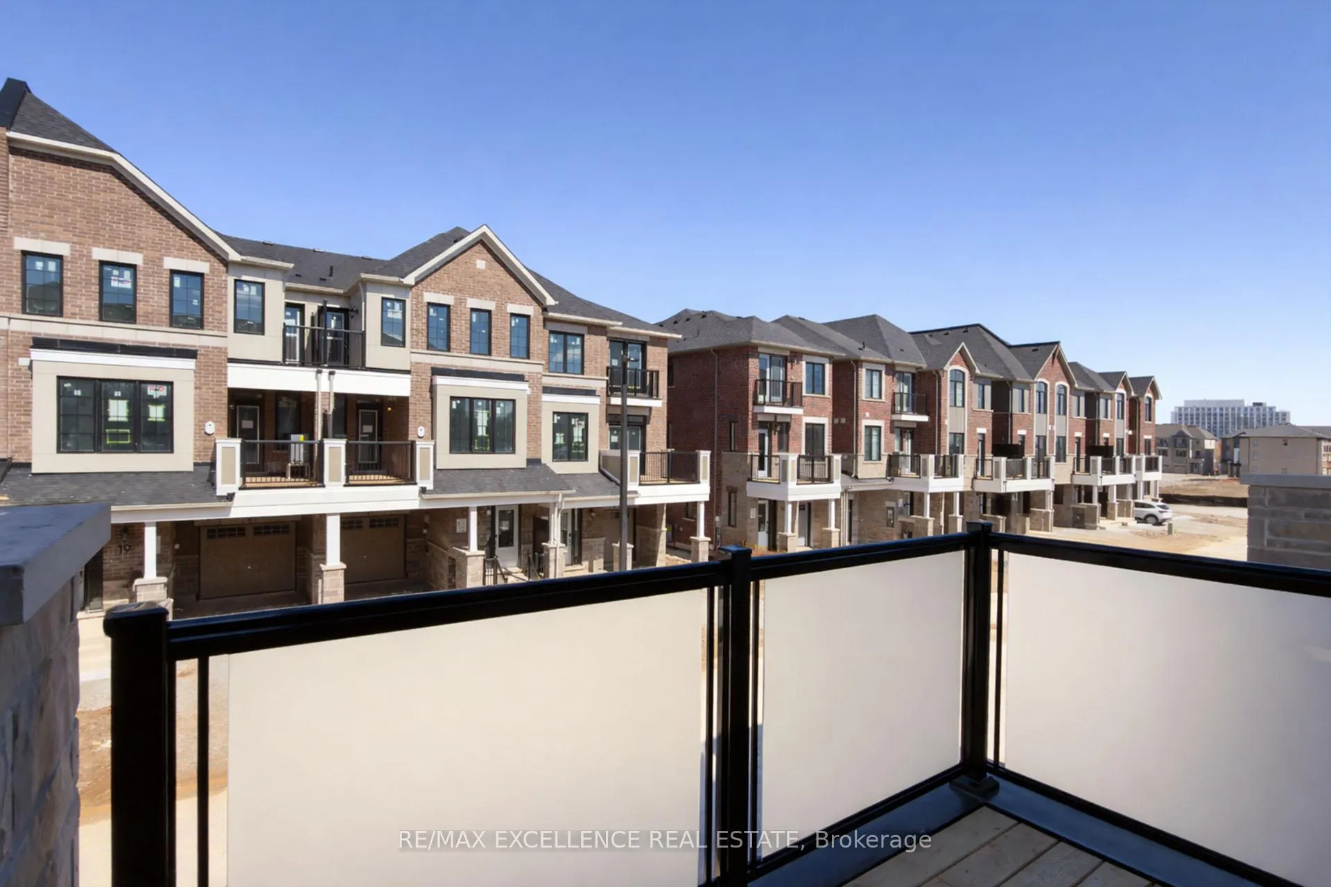 Photo 28 of 8 Elantra Drive, Brampton, Northwest Brampton — HOMEH