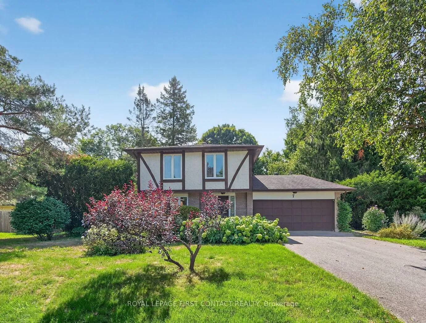 Photo 2 of 7 Maplecrest Road, Springwater, Midhurst — HOMEH