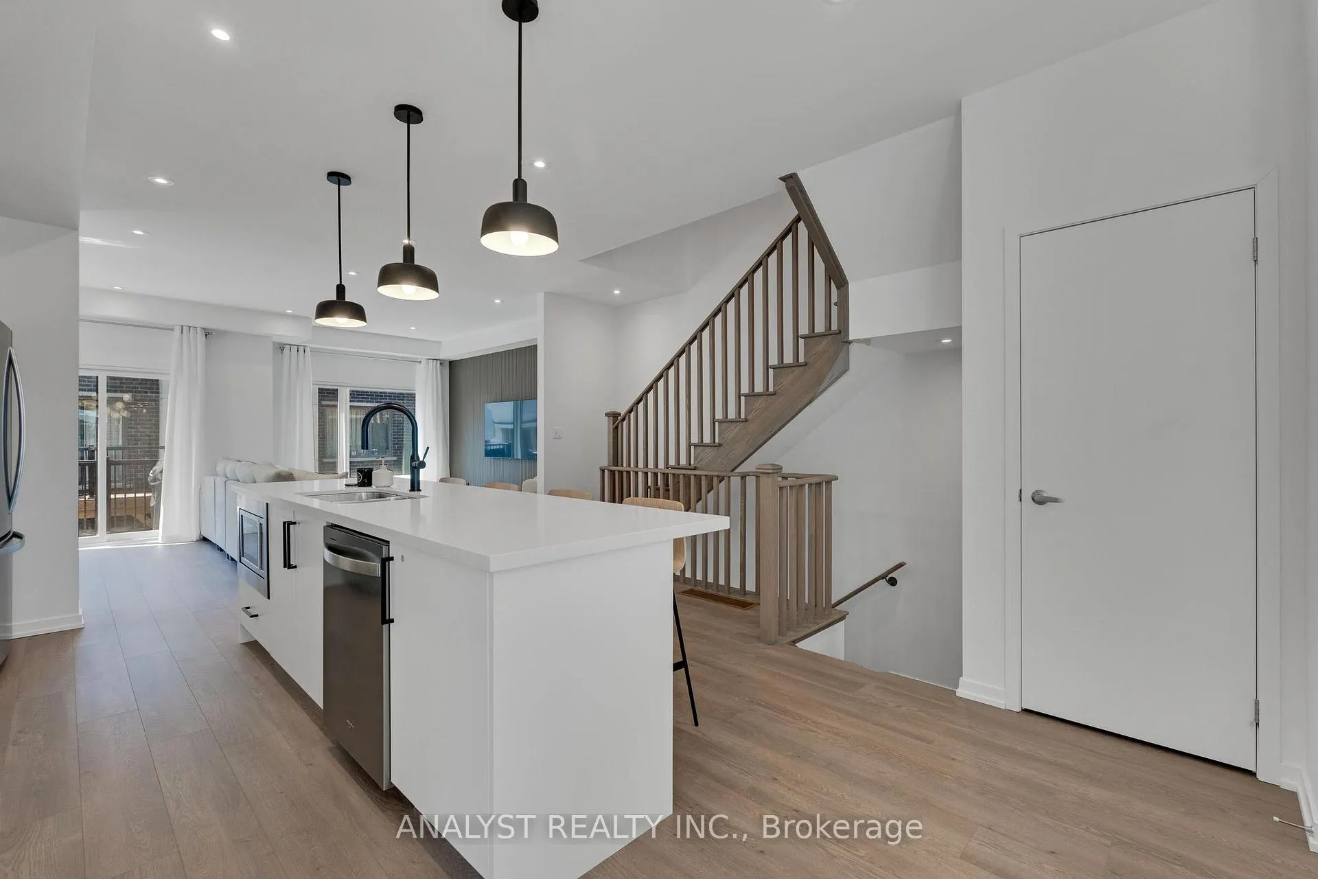 Photo 6 of 28 Queensland Crescent, Caledon, Bolton East — HOMEH