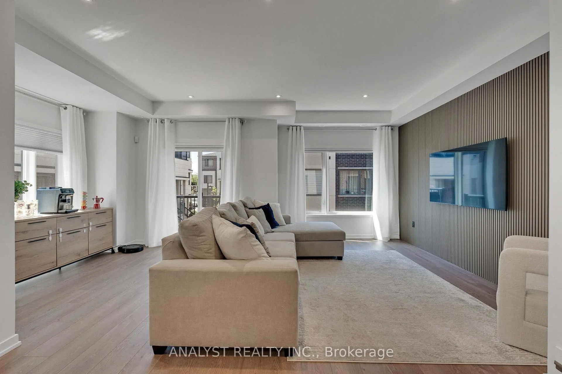Photo 7 of 28 Queensland Crescent, Caledon, Bolton East — HOMEH