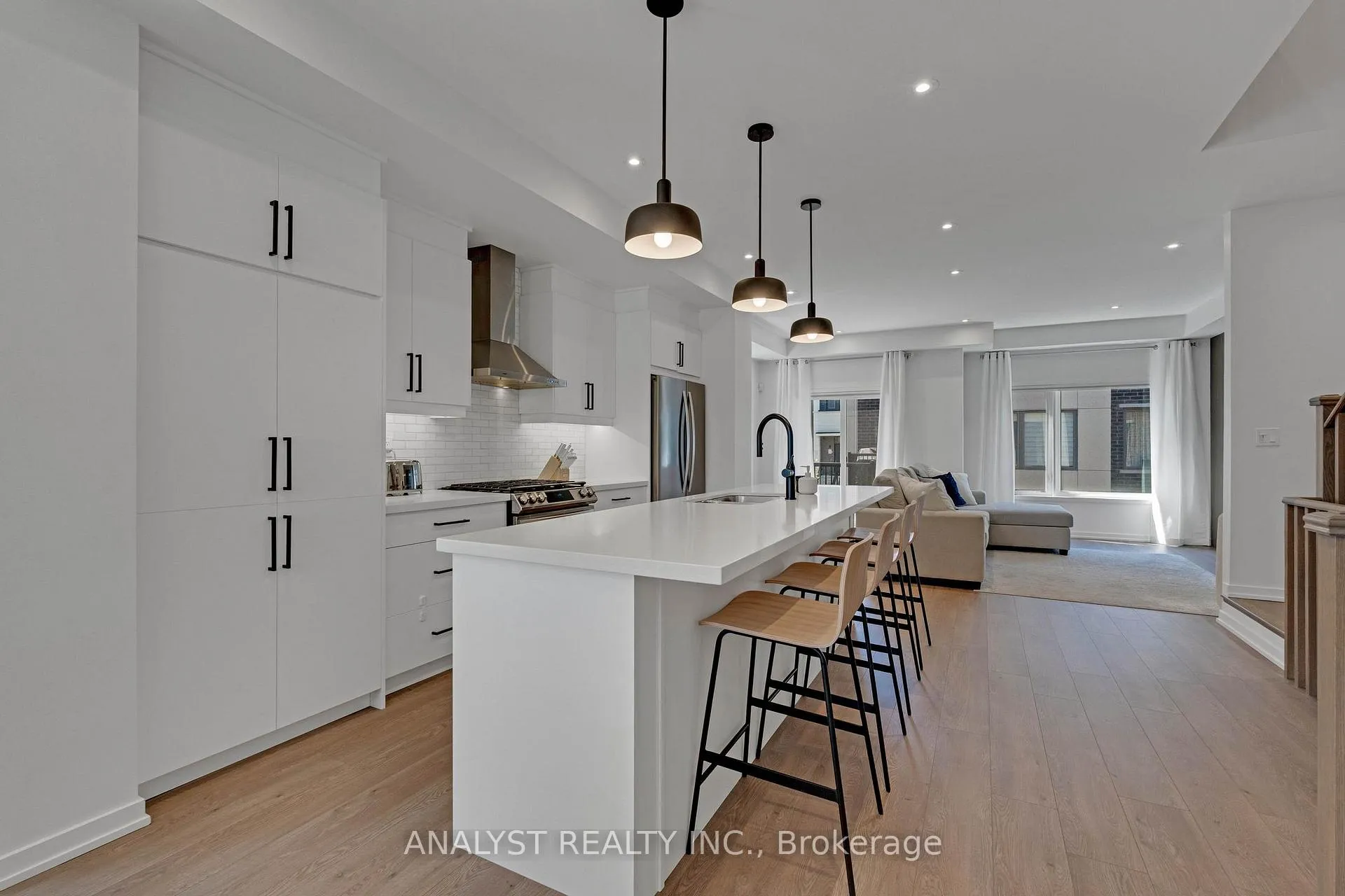 Photo 11 of 28 Queensland Crescent, Caledon, Bolton East — HOMEH
