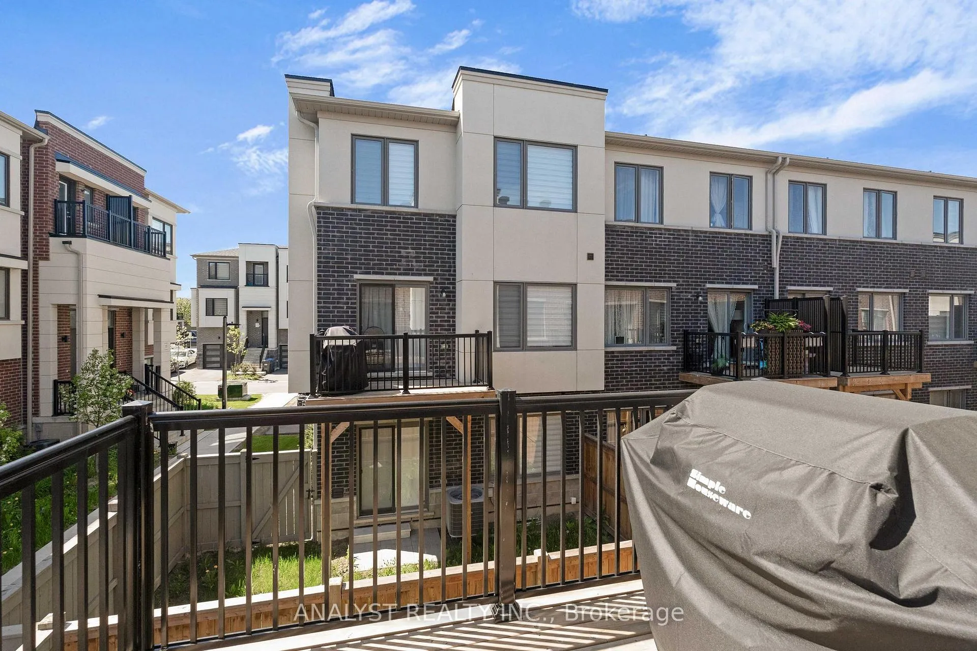 Photo 13 of 28 Queensland Crescent, Caledon, Bolton East — HOMEH