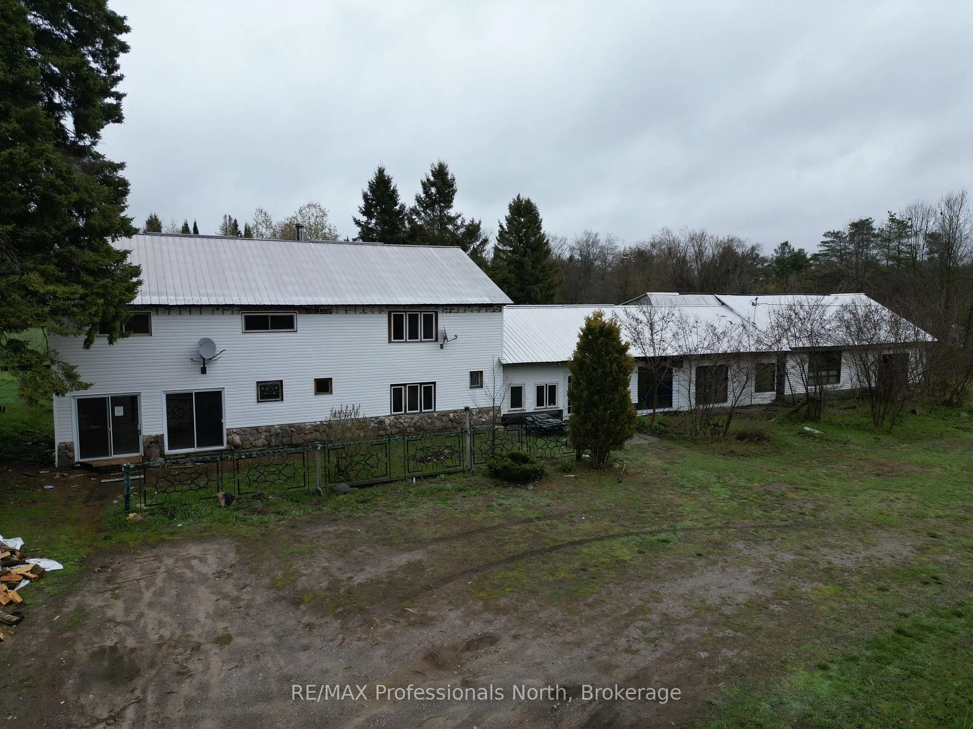 Photo 41 of 3044 Gelert Road, Minden Hills, Snowdon — HOMEH