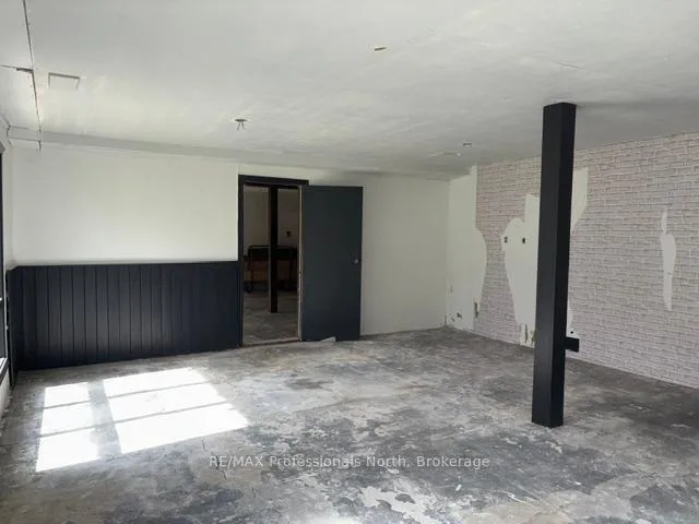 Photo 12 of 3044 Gelert Road, Minden Hills, Snowdon — HOMEH