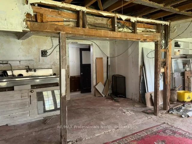 Photo 5 of 3044 Gelert Road, Minden Hills, Snowdon — HOMEH