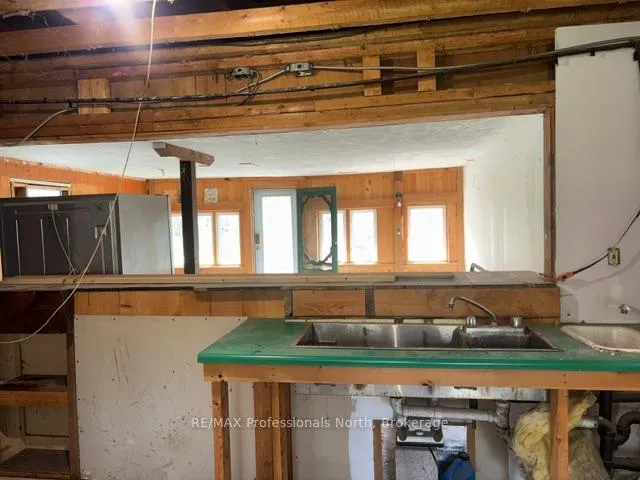 Photo 6 of 3044 Gelert Road, Minden Hills, Snowdon — HOMEH