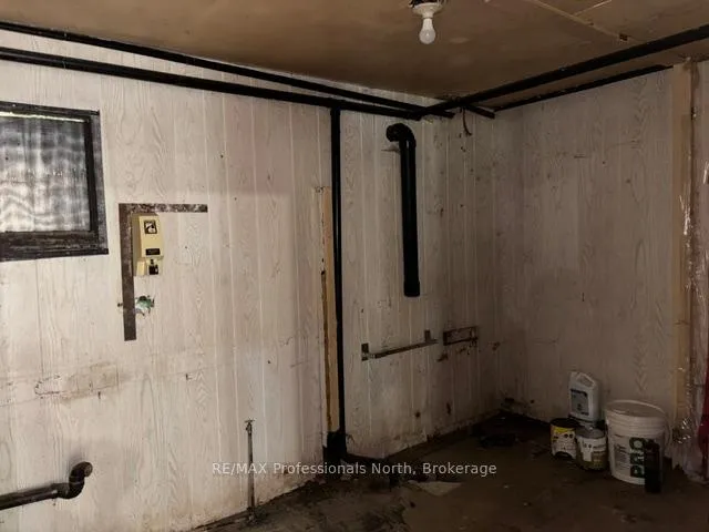 Photo 13 of 3044 Gelert Road, Minden Hills, Snowdon — HOMEH
