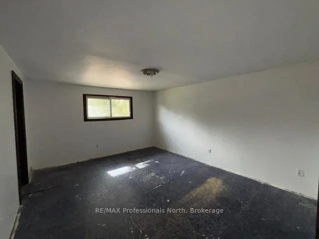 Photo 27 of 3044 Gelert Road, Minden Hills, Snowdon — HOMEH