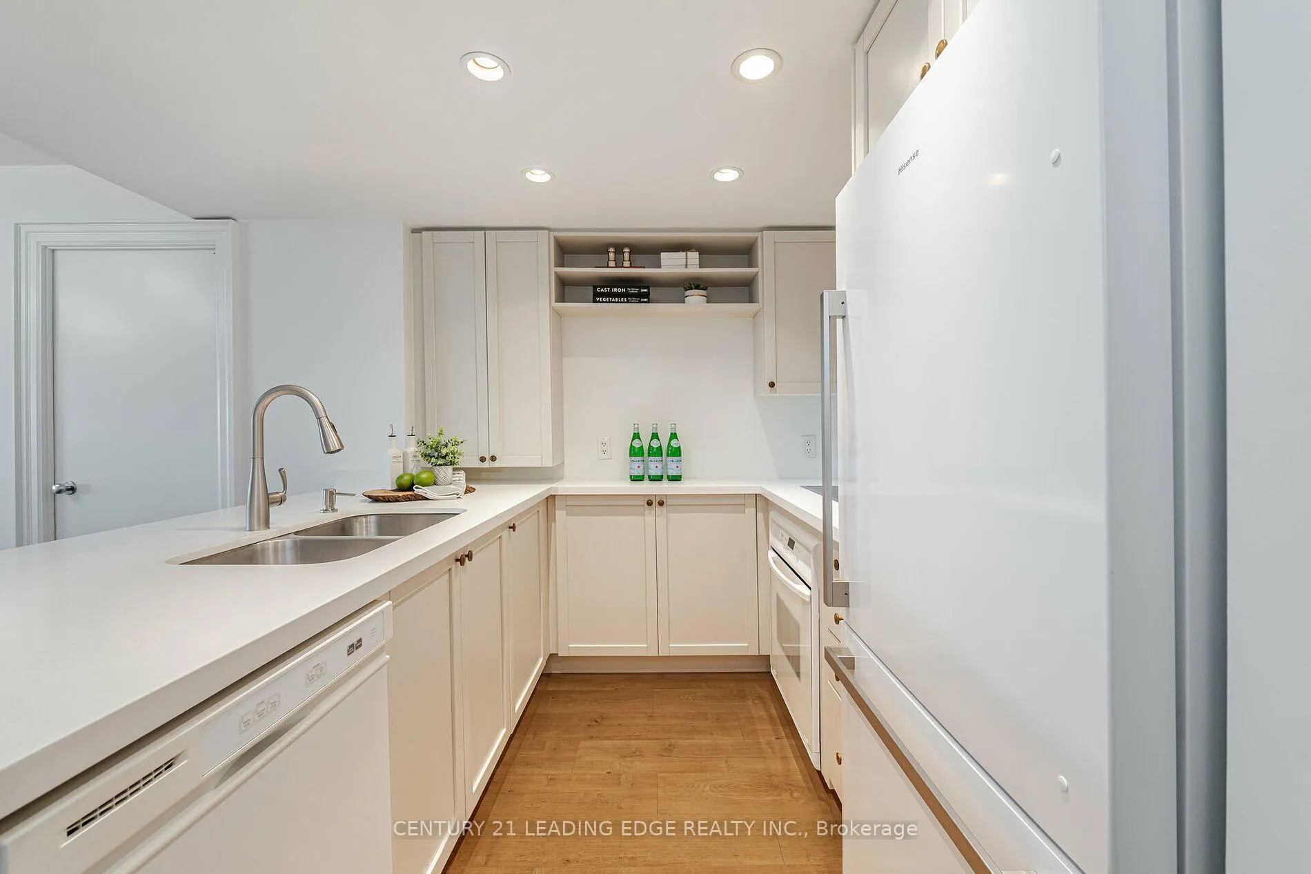 Photo 8 of Unit 2906, 8 Park Road, Toronto, Rosedale-Moore Park — HOMEH