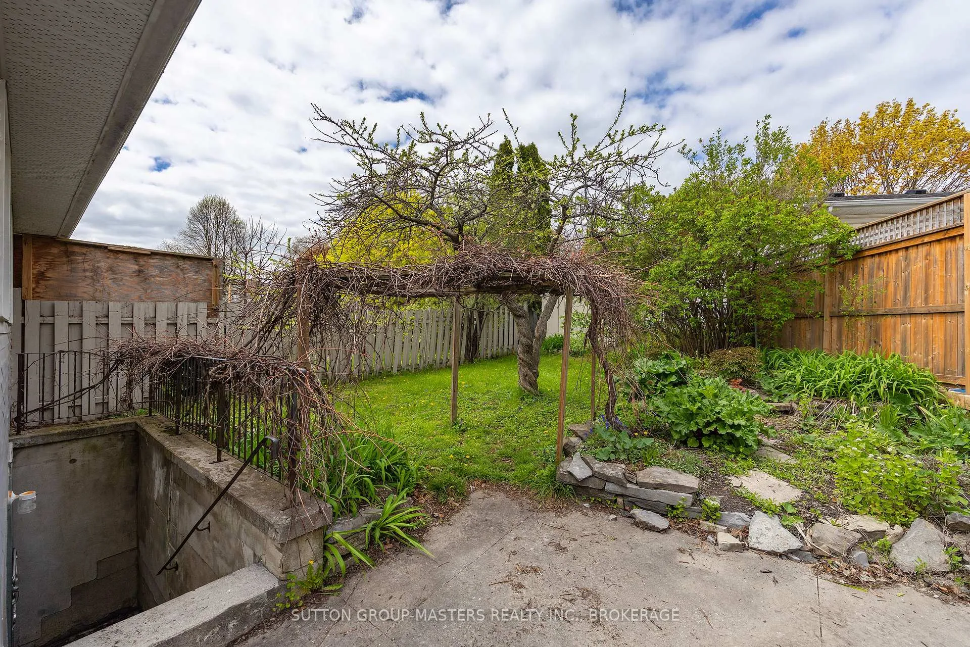 Photo 8 of 119 Dauphin Avenue, Kingston, Rideau — HOMEH