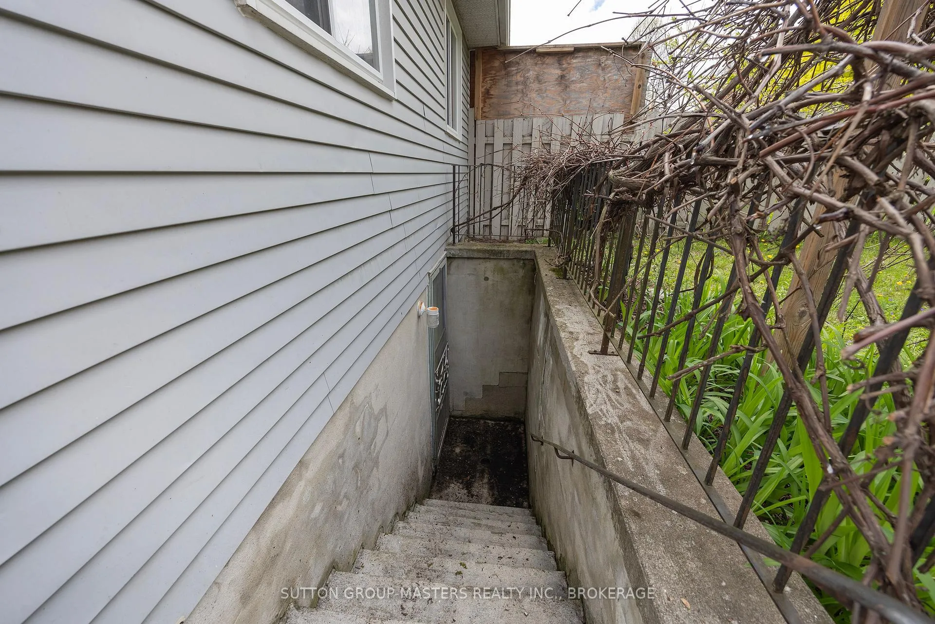 Photo 10 of 119 Dauphin Avenue, Kingston, Rideau — HOMEH