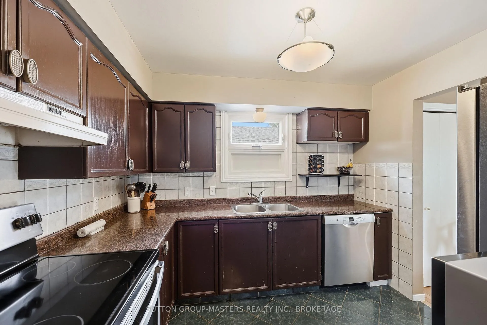 Photo 18 of 119 Dauphin Avenue, Kingston, Rideau — HOMEH