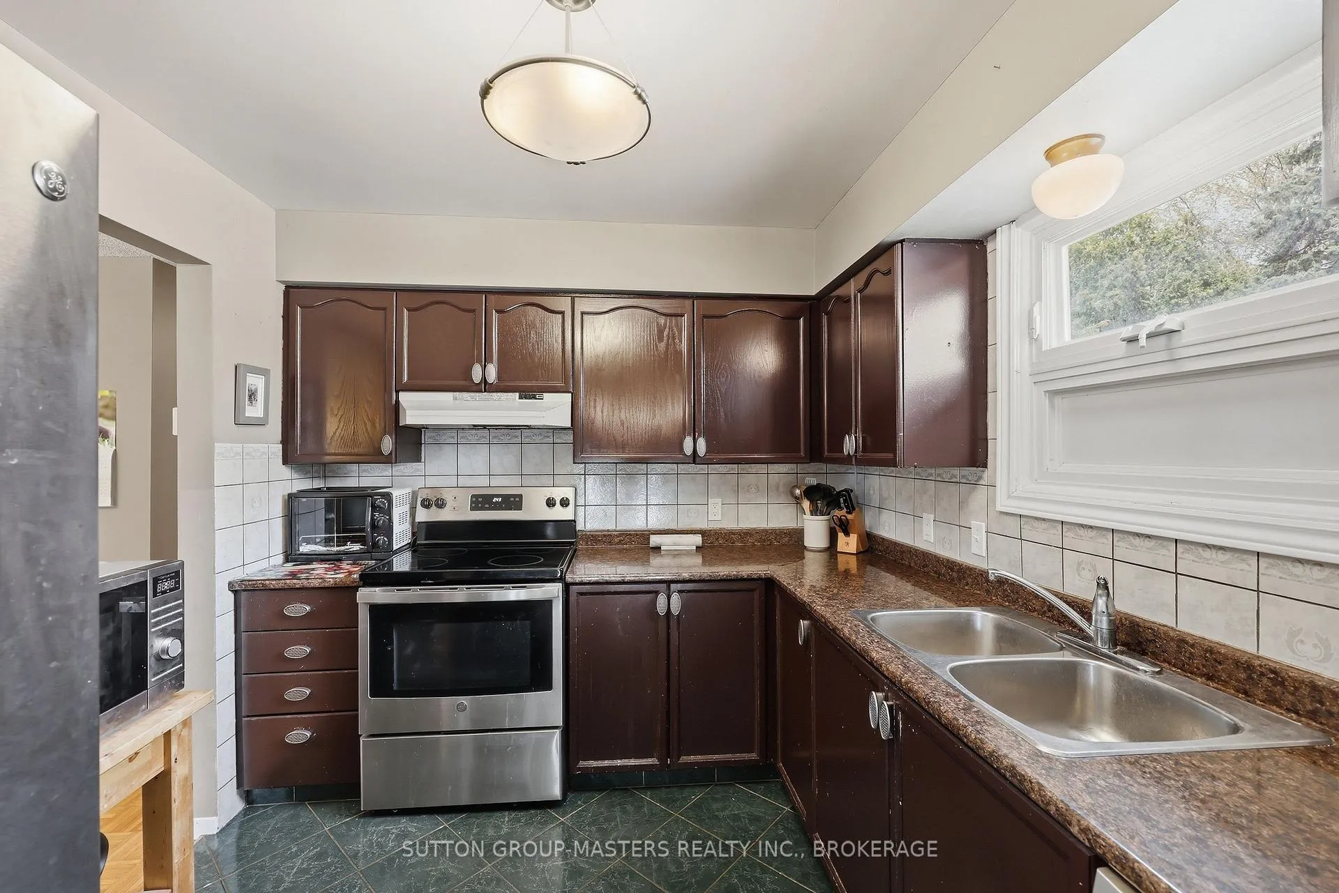 Photo 19 of 119 Dauphin Avenue, Kingston, Rideau — HOMEH