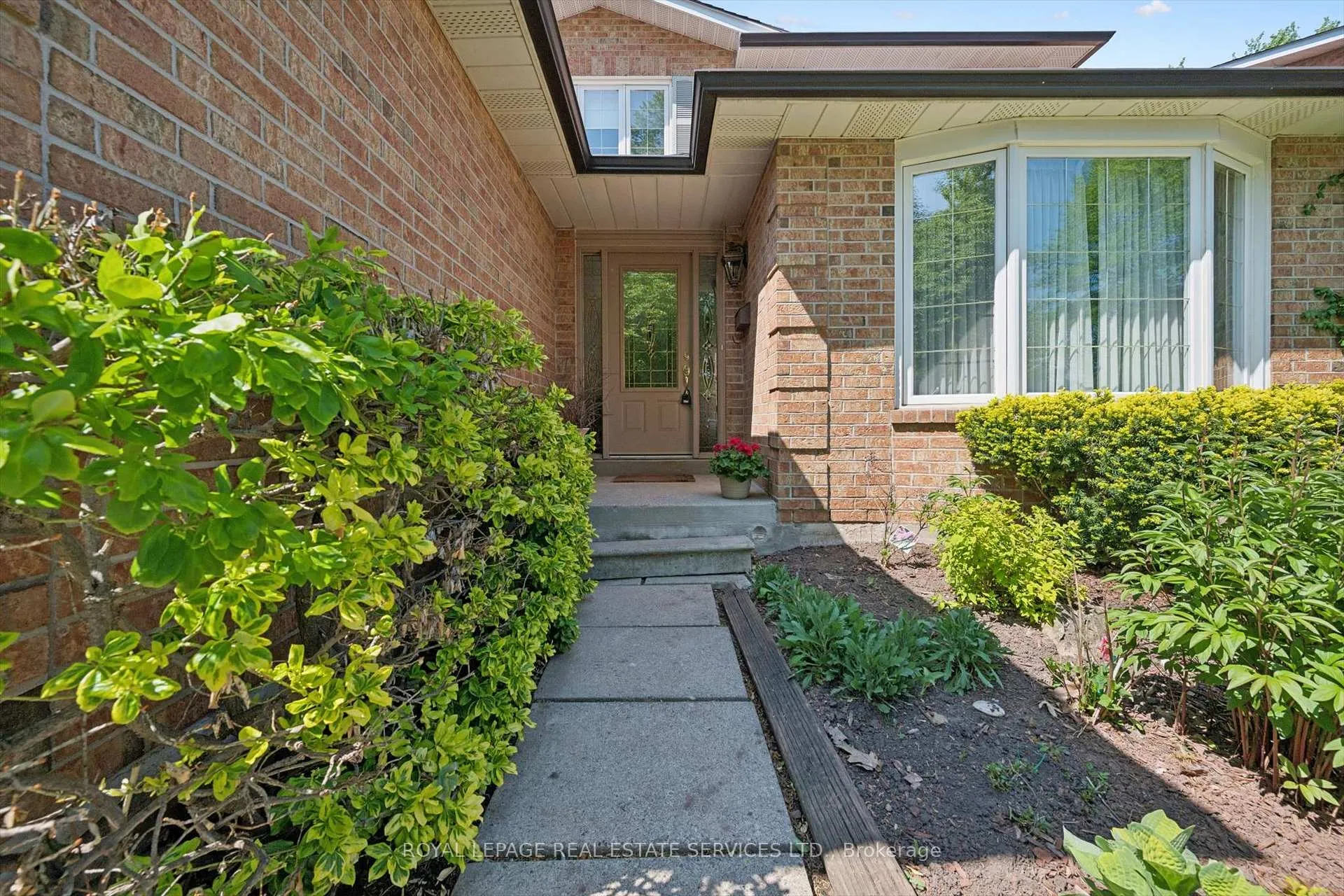 Photo 4 of 2067 Pen Street, Oakville, River Oaks — HOMEH
