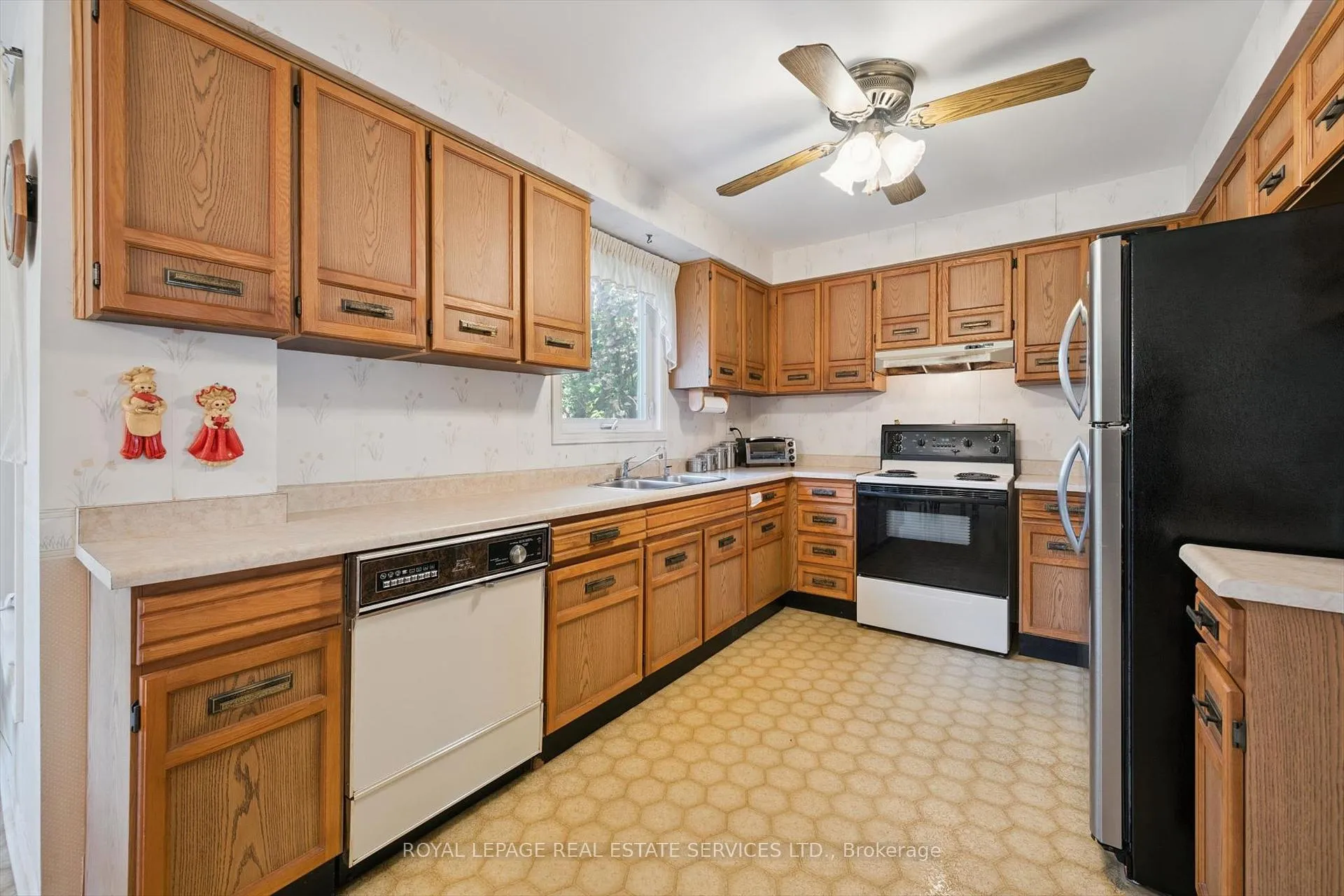 Photo 13 of 2067 Pen Street, Oakville, River Oaks — HOMEH