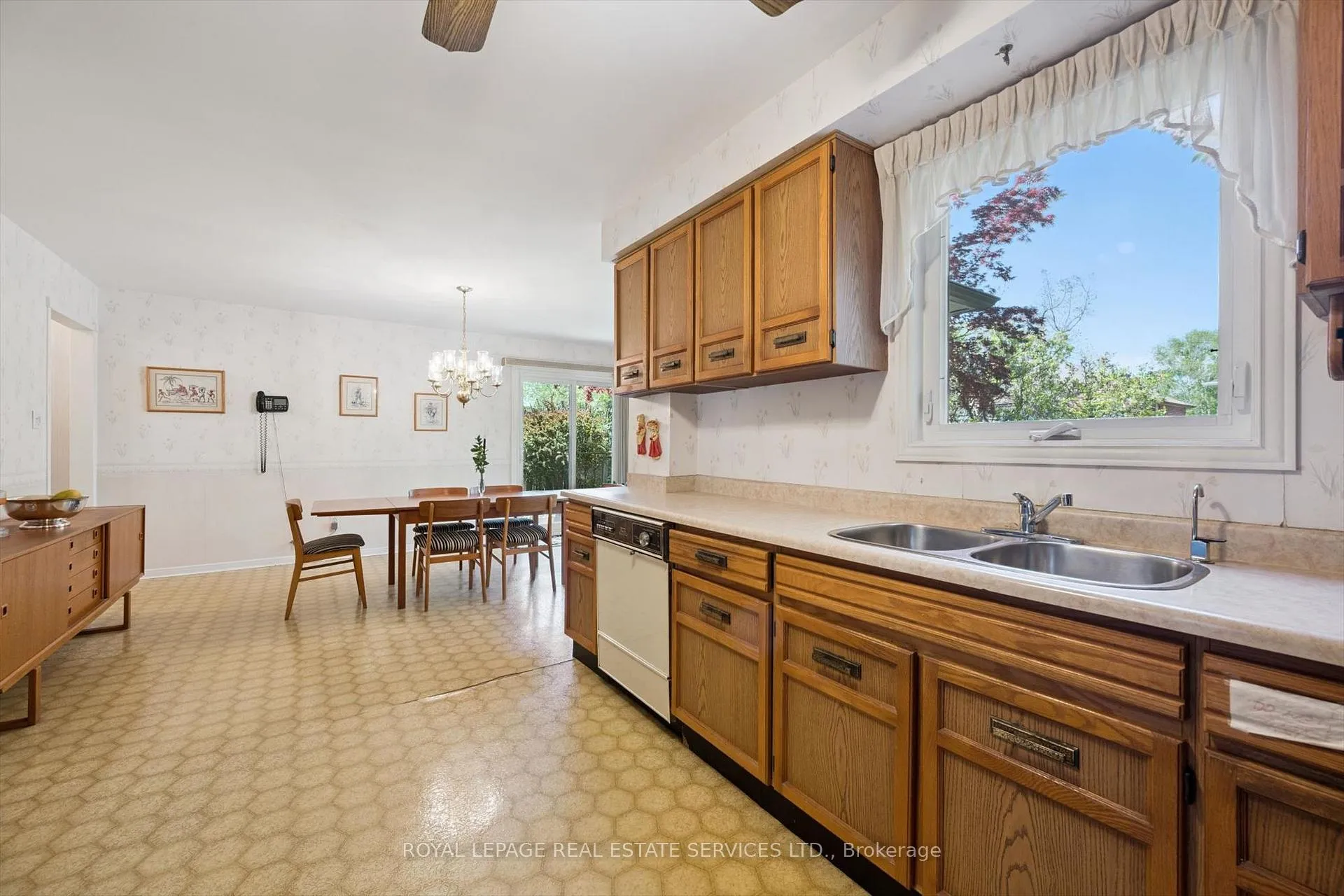 Photo 15 of 2067 Pen Street, Oakville, River Oaks — HOMEH