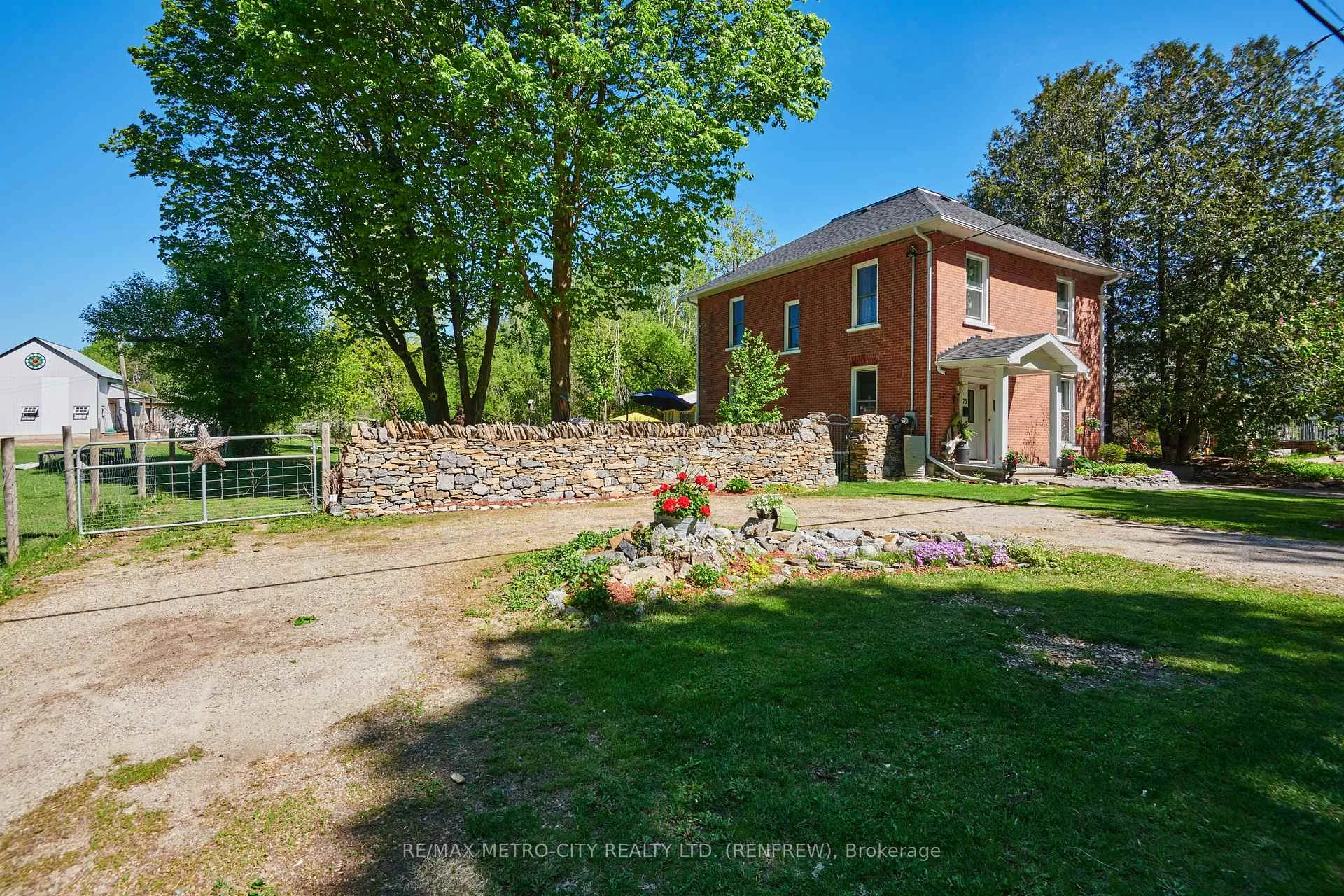 Photo 1 of 75 Division Street N, McNab/Braeside, Mcnab/Braeside Twps — HOMEH