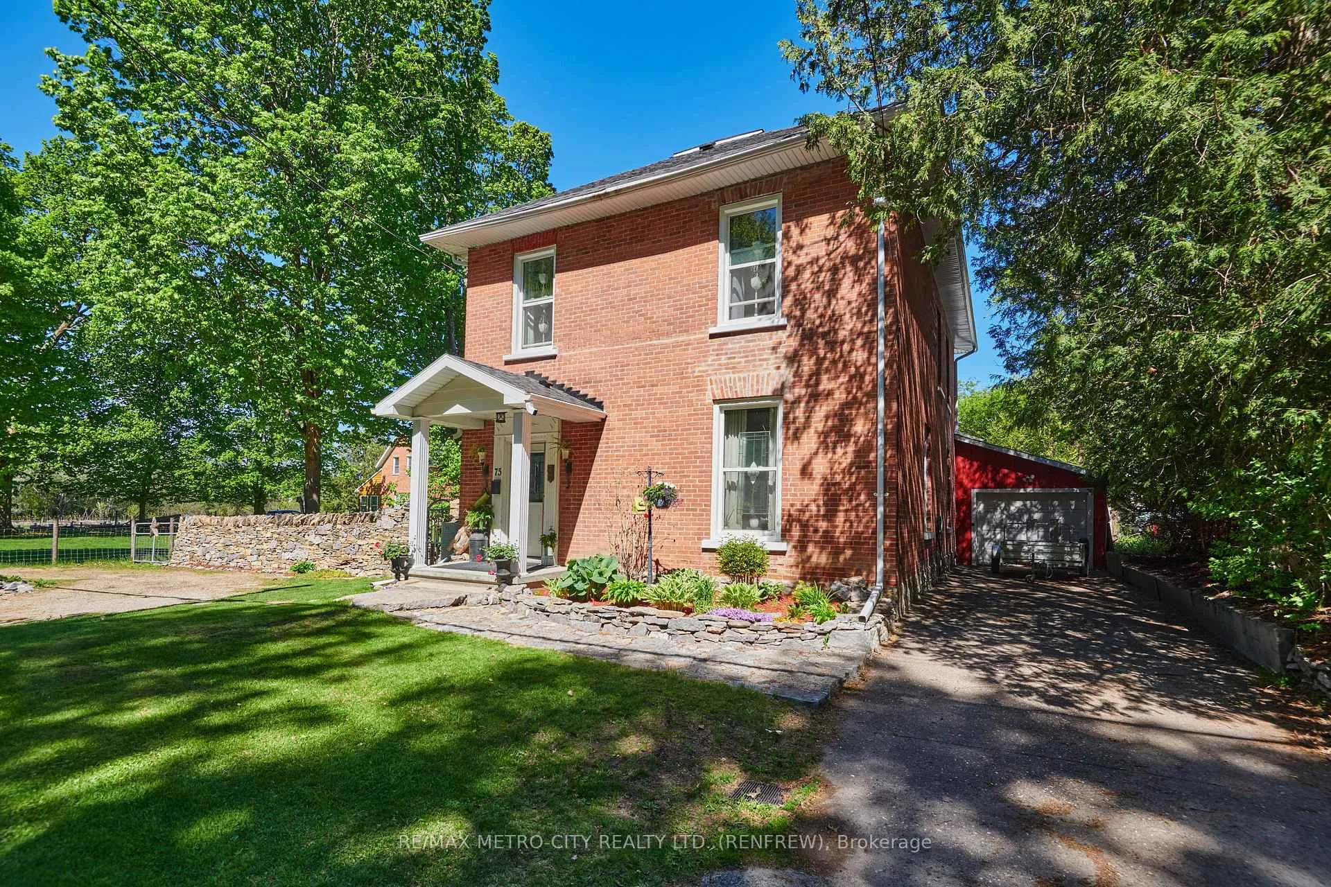 Photo 2 of 75 Division Street N, McNab/Braeside, Mcnab/Braeside Twps — HOMEH