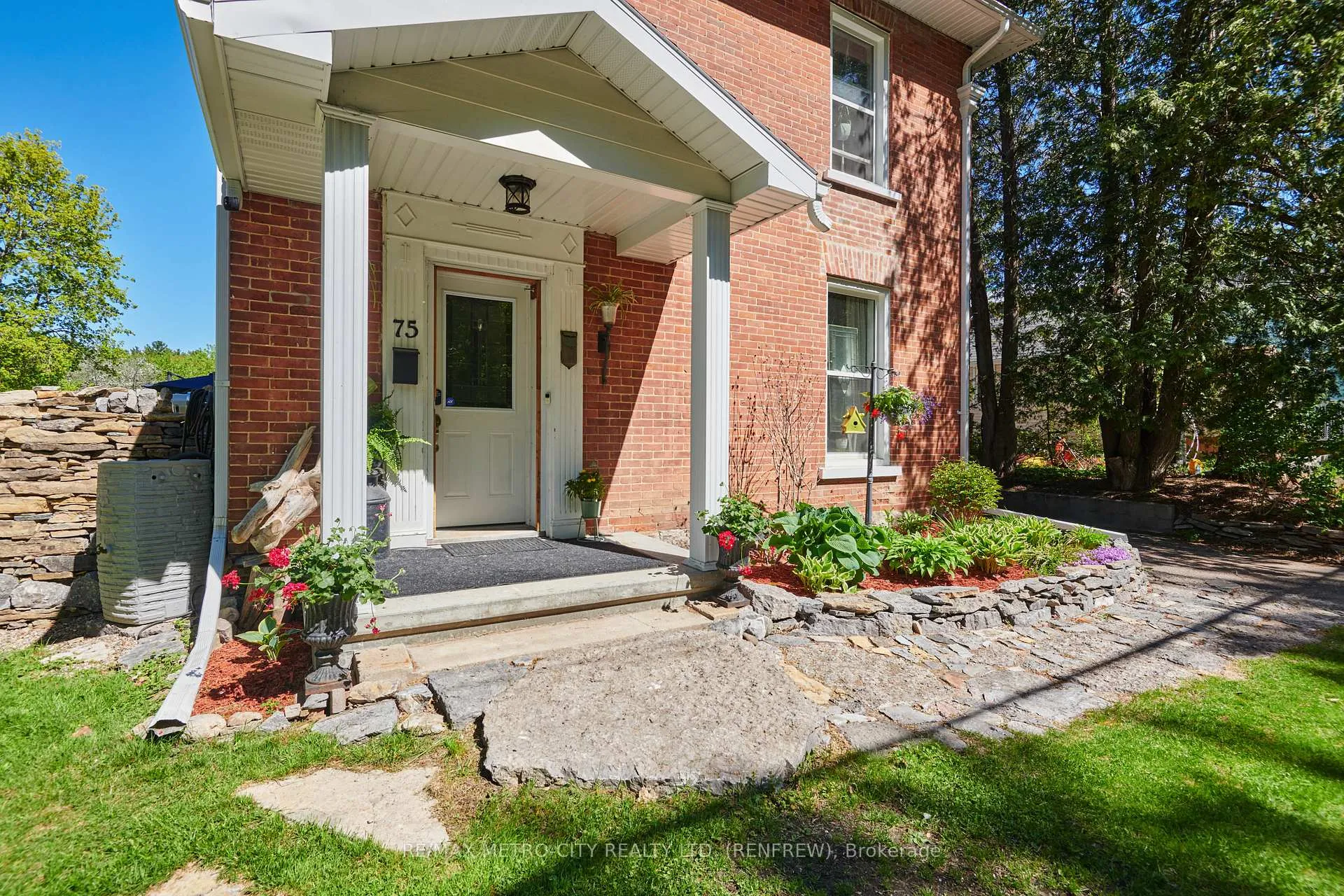Photo 4 of 75 Division Street N, McNab/Braeside, Mcnab/Braeside Twps — HOMEH