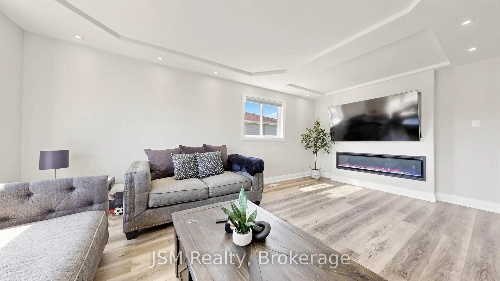 Photo 6 of 2516 Lloyd Street, Innisfil, Alcona — HOMEH