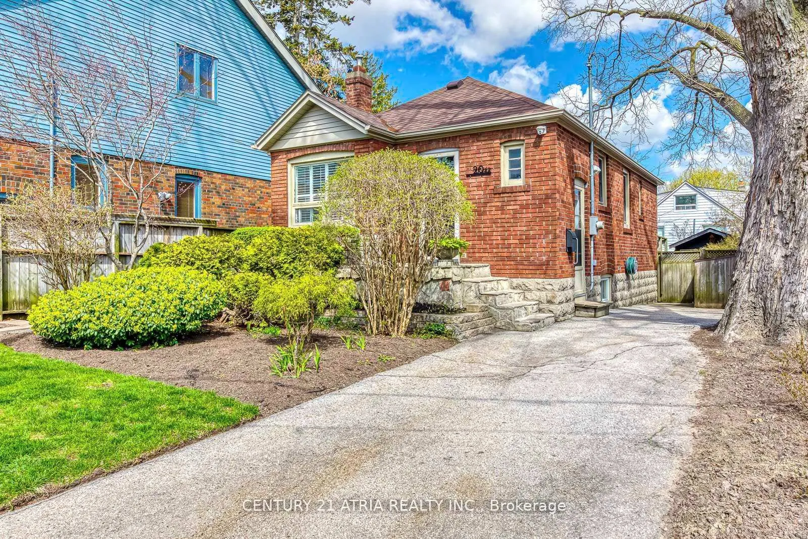 Photo 1 of 20 1/2 East Road, Scarborough, Birchcliffe-Cliffside — HOMEH