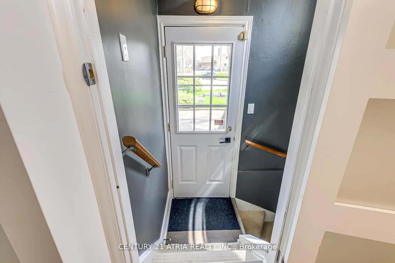 Photo 21 of 20 1/2 East Road, Scarborough, Birchcliffe-Cliffside — HOMEH