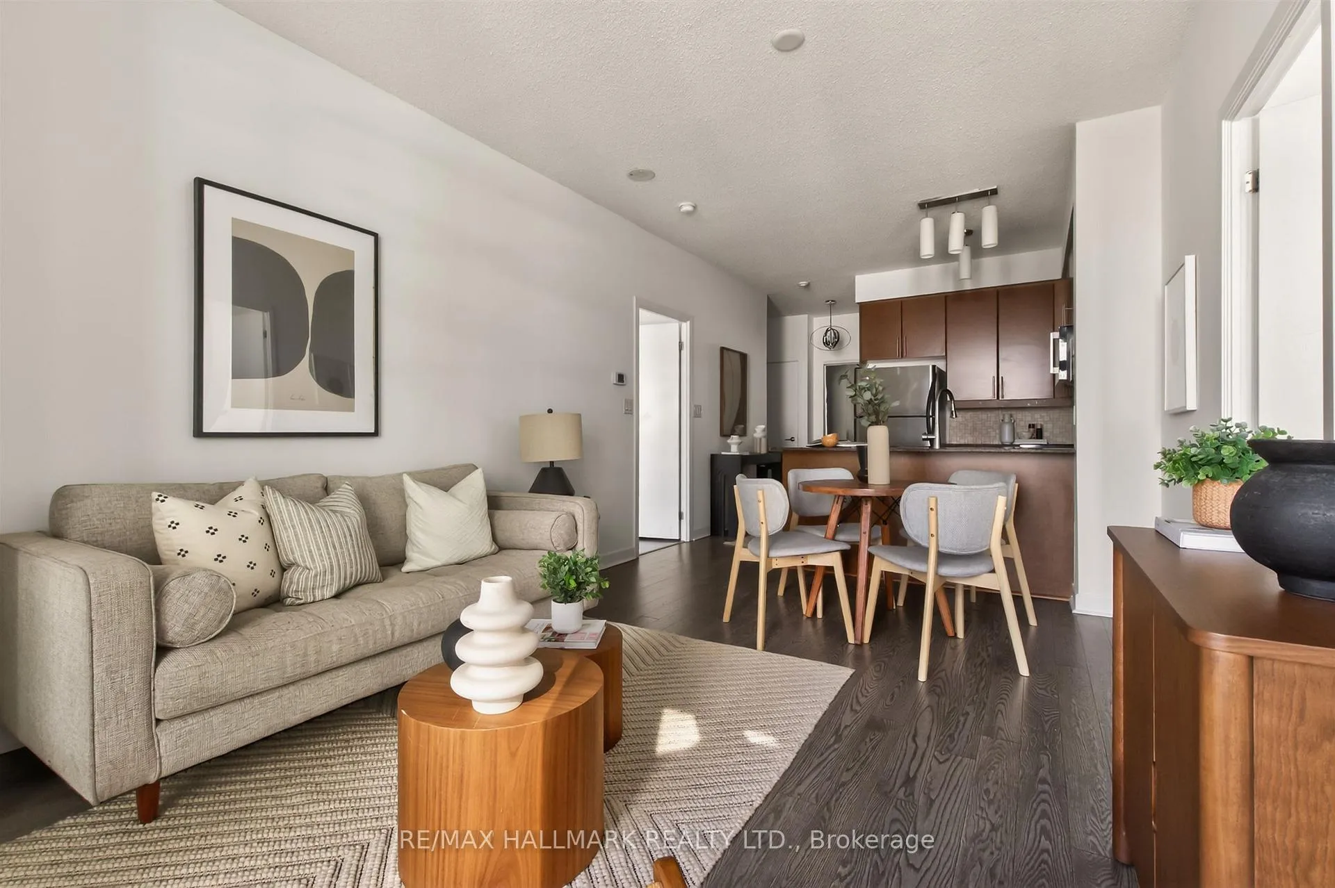 Photo 4 of Unit 2211, 18 Harbour Street, Toronto, Waterfront Communities — HOMEH