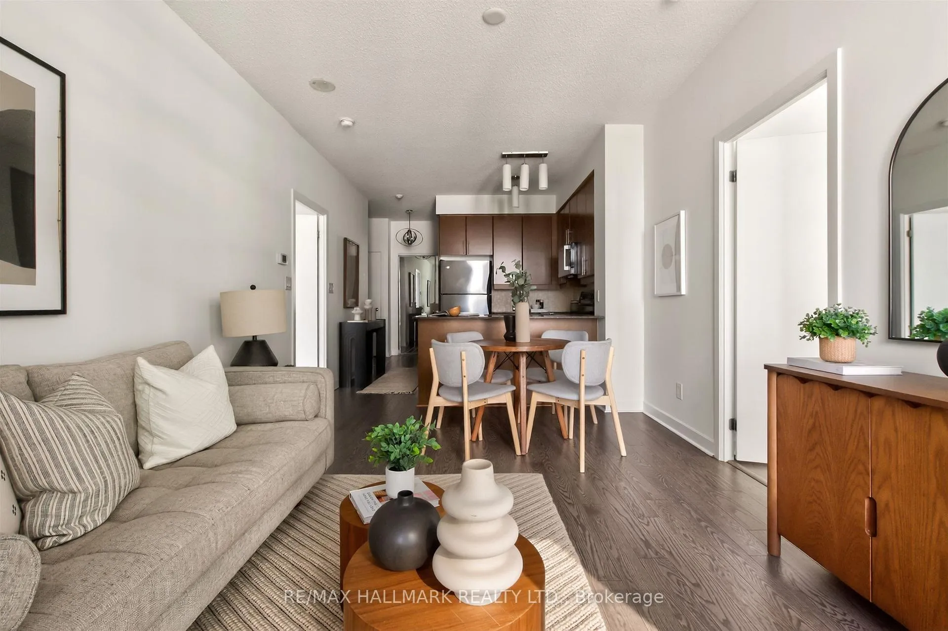Photo 5 of Unit 2211, 18 Harbour Street, Toronto, Waterfront Communities — HOMEH