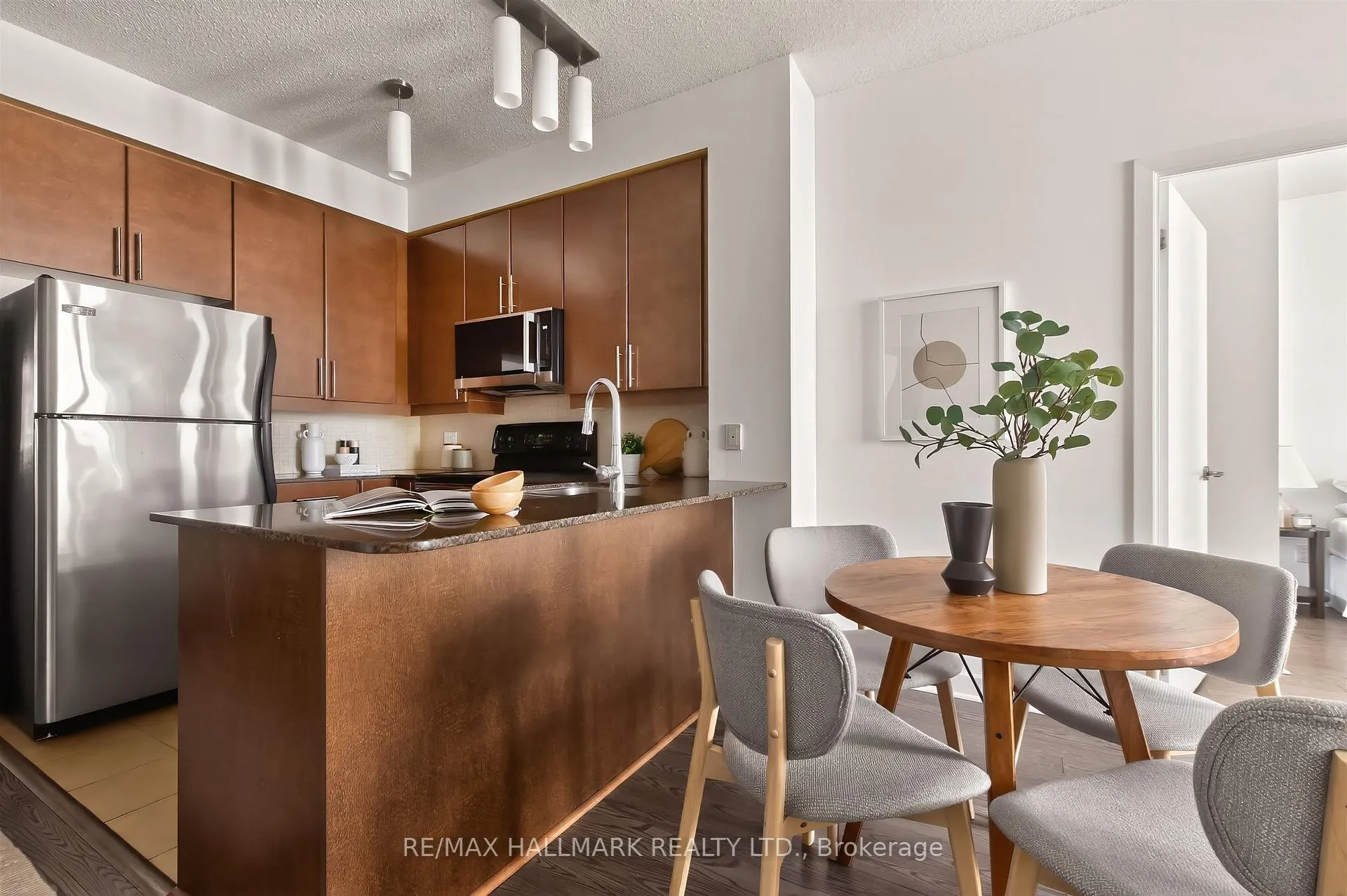 Photo 7 of Unit 2211, 18 Harbour Street, Toronto, Waterfront Communities — HOMEH