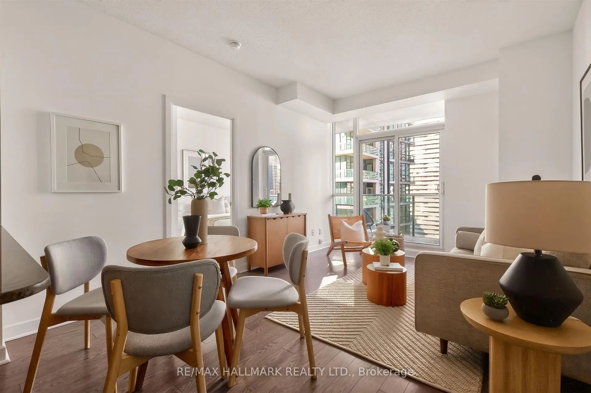 Photo 1 of Unit 2211, 18 Harbour Street, Toronto, Waterfront Communities — HOMEH