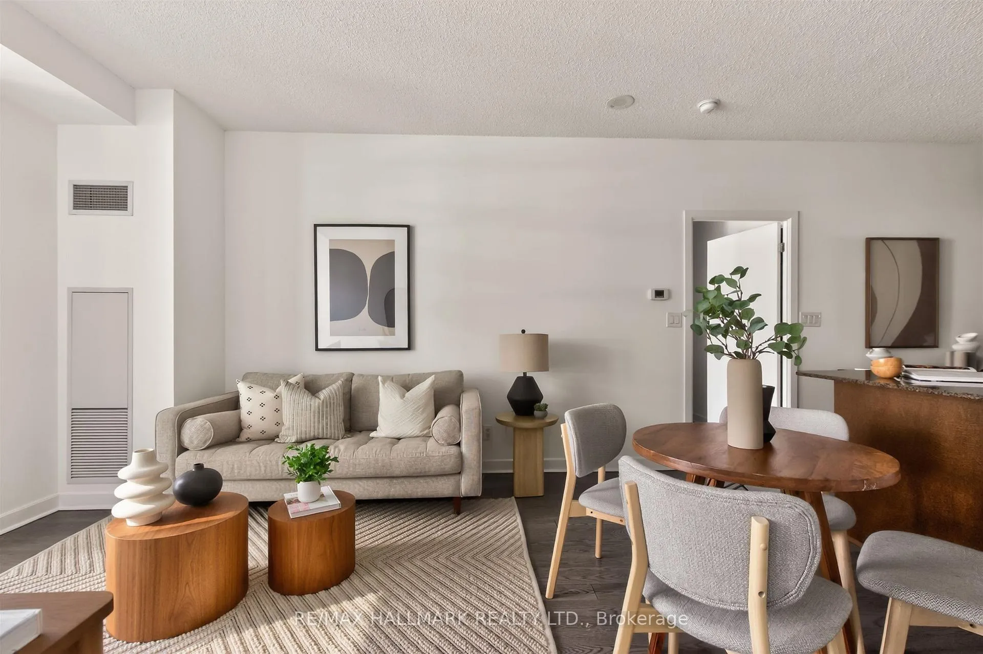 Photo 10 of Unit 2211, 18 Harbour Street, Toronto, Waterfront Communities — HOMEH