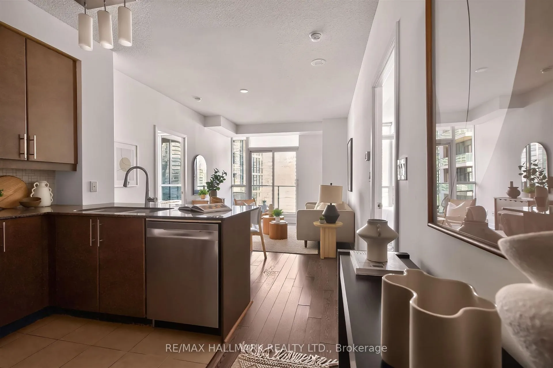 Photo 11 of Unit 2211, 18 Harbour Street, Toronto, Waterfront Communities — HOMEH