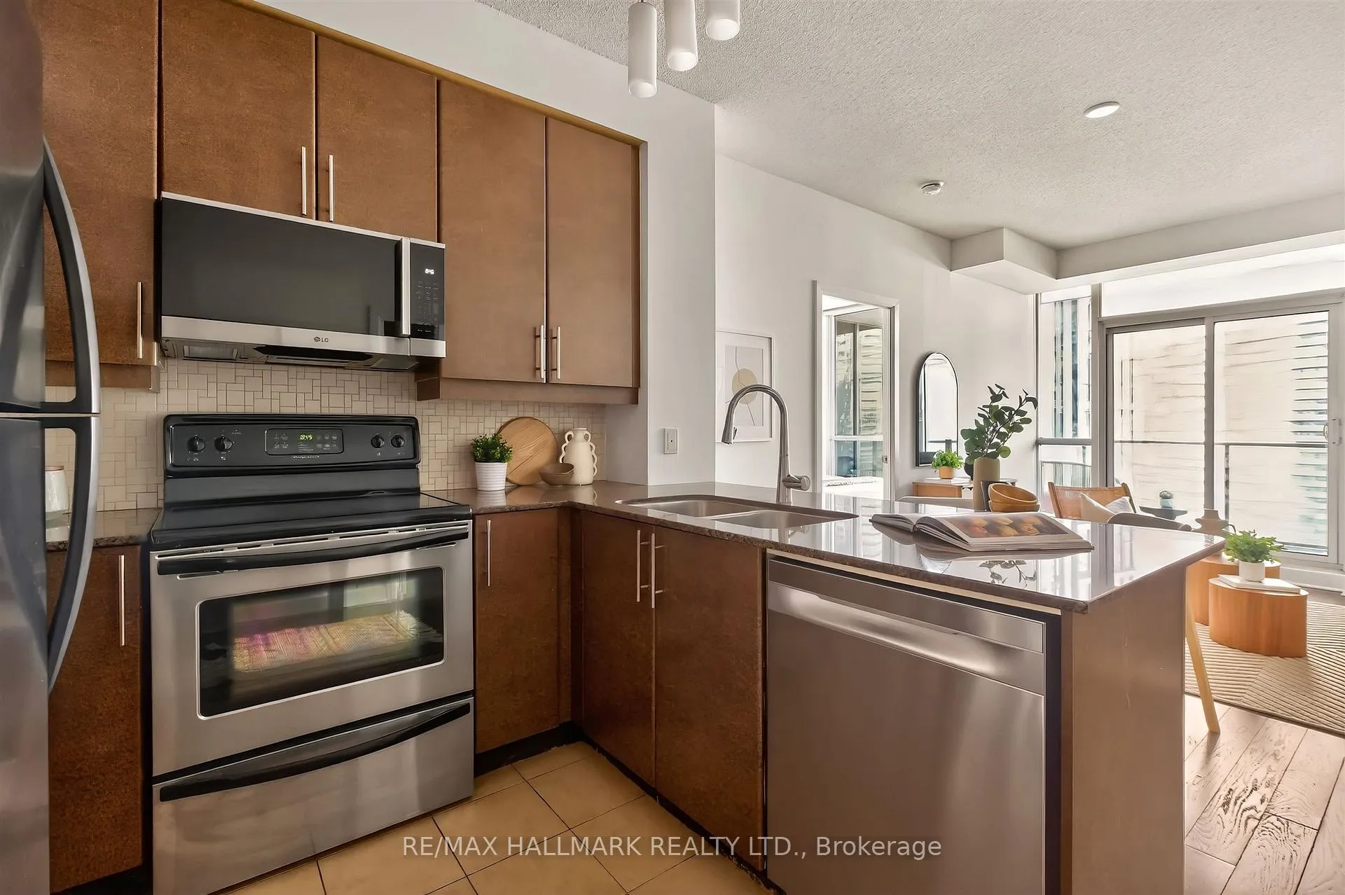 Photo 12 of Unit 2211, 18 Harbour Street, Toronto, Waterfront Communities — HOMEH
