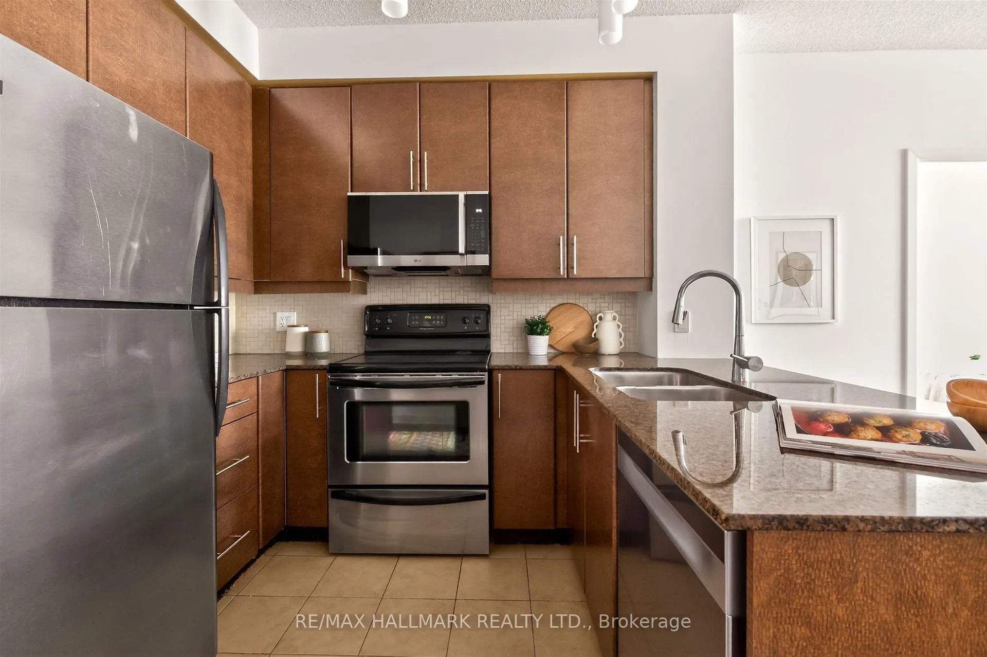 Photo 13 of Unit 2211, 18 Harbour Street, Toronto, Waterfront Communities — HOMEH