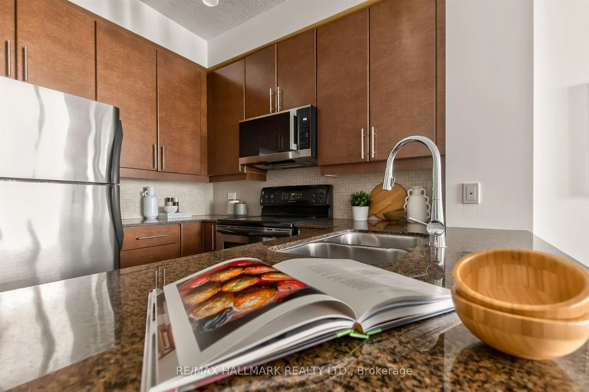 Photo 15 of Unit 2211, 18 Harbour Street, Toronto, Waterfront Communities — HOMEH