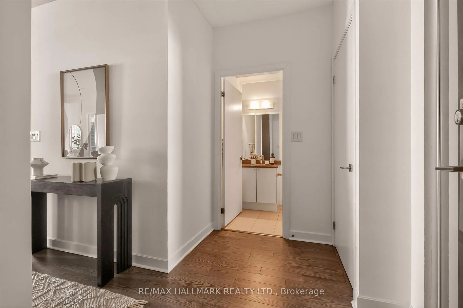 Photo 17 of Unit 2211, 18 Harbour Street, Toronto, Waterfront Communities — HOMEH