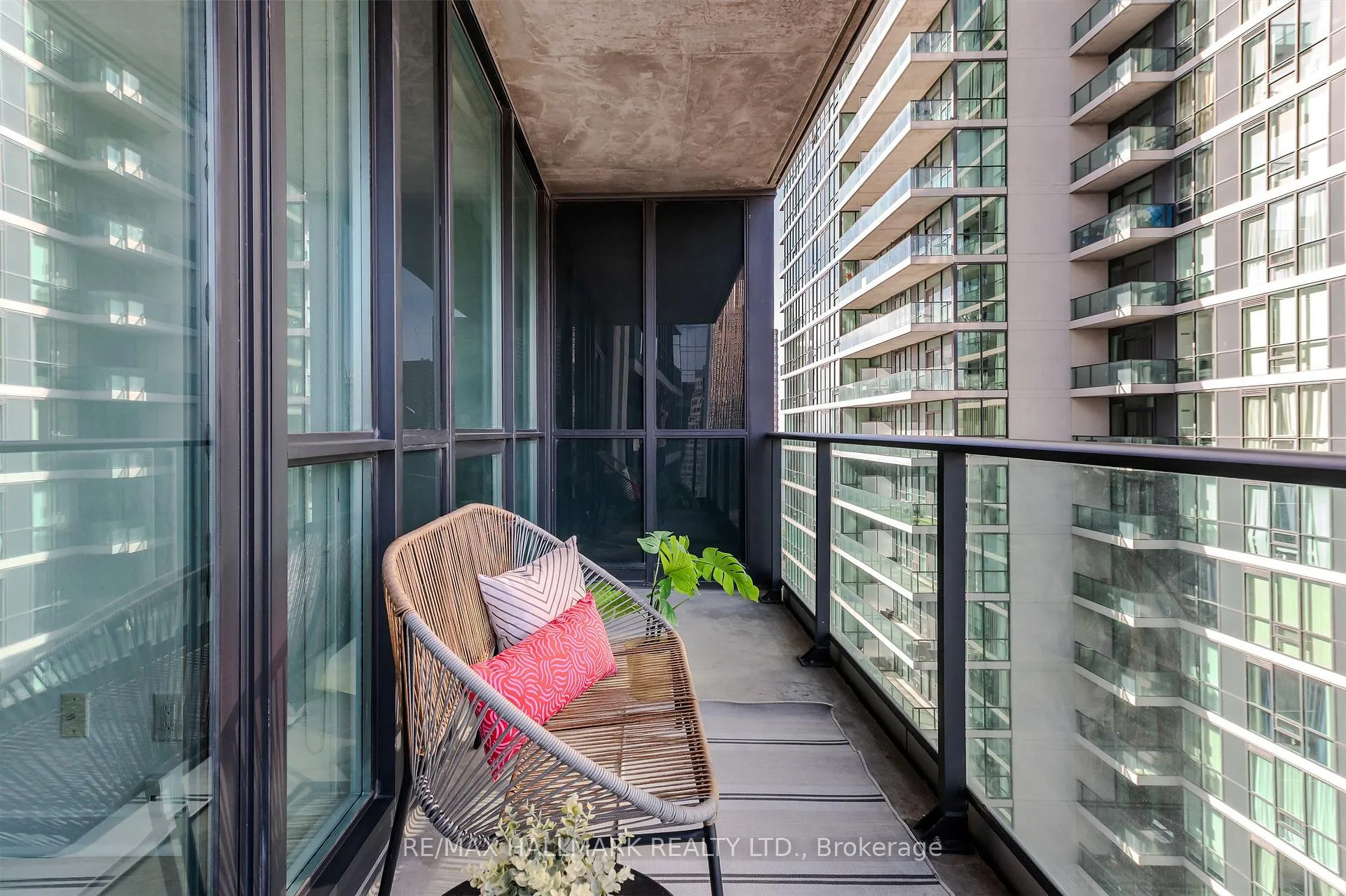 Photo 20 of Unit 2211, 18 Harbour Street, Toronto, Waterfront Communities — HOMEH