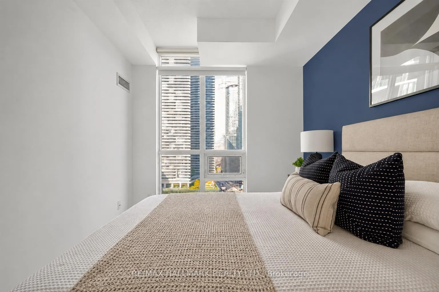 Photo 22 of Unit 2211, 18 Harbour Street, Toronto, Waterfront Communities — HOMEH