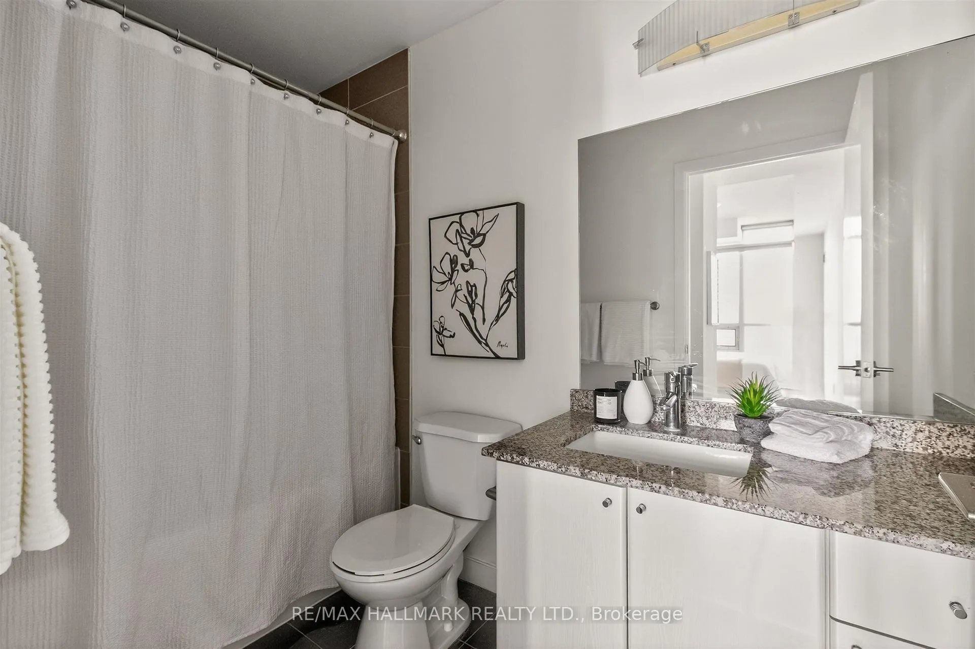 Photo 25 of Unit 2211, 18 Harbour Street, Toronto, Waterfront Communities — HOMEH